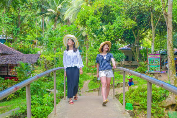 カワサン滝トレッキング