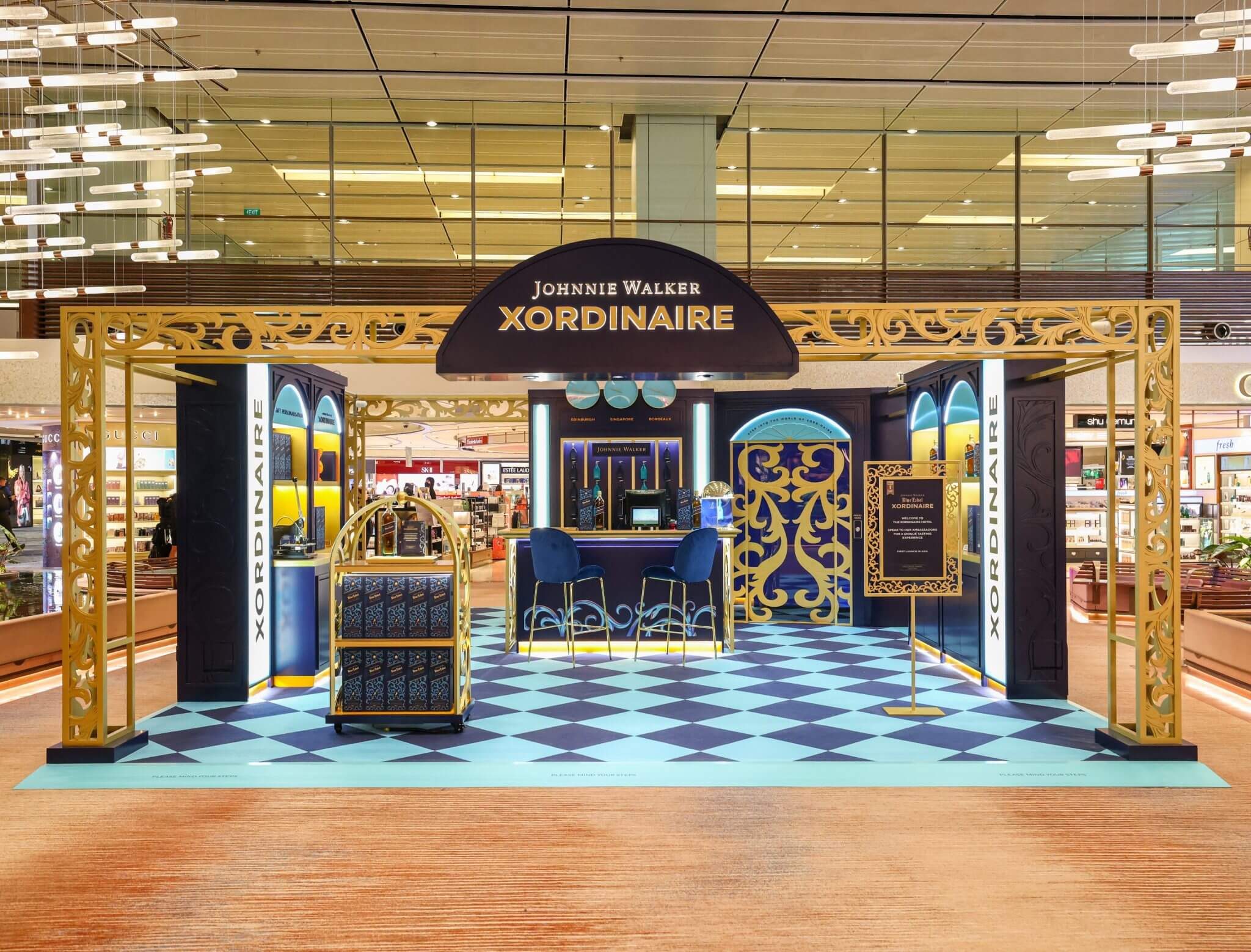 Johnnie-Walker-add-Blue-Label-Xordinaire-to-travel-retail-2