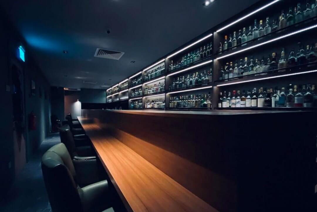 Top-10-bars-for-whisky-in-Singapore-10