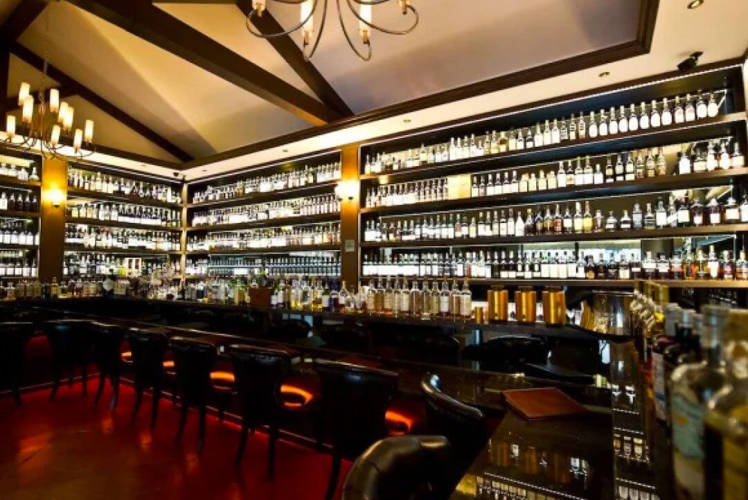 Top-10-bars-for-whisky-in-Singapore-6