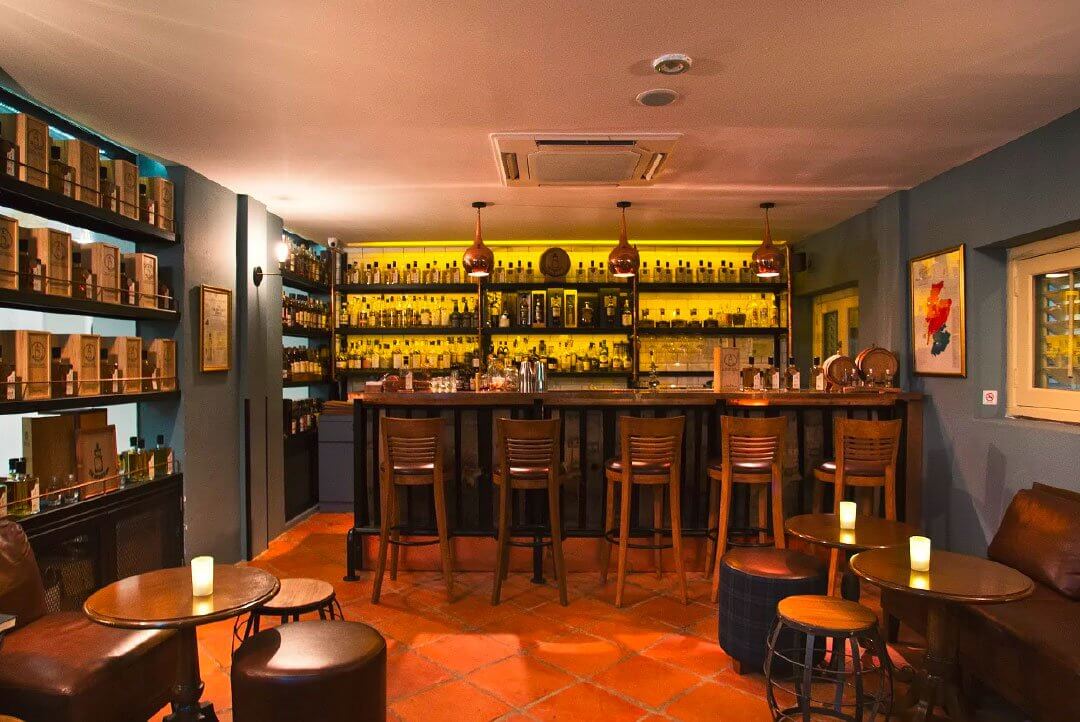 Top-10-bars-for-whisky-in-Singapore-8