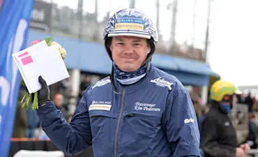 Kim Pedersen glad efter V75-segern.jpg