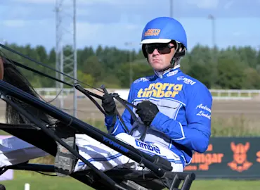 Andreas Lövdal i sulky.jpg