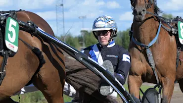 Christoffer Eriksson i sulky.jpg