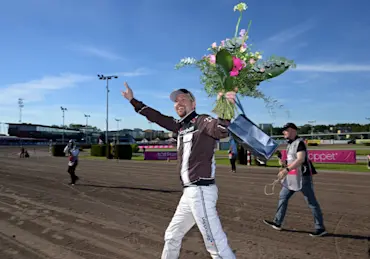 Daniel Redén lycklig efter elitloppssegern.jpg