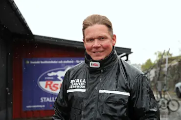 David Persson på stallbacken.jpg