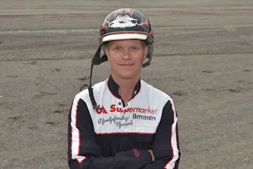 Robert Dunder -korslagda armar (1).jpg