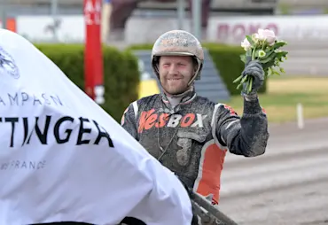Oskar Kylin Blom segerdefilerar.jpg