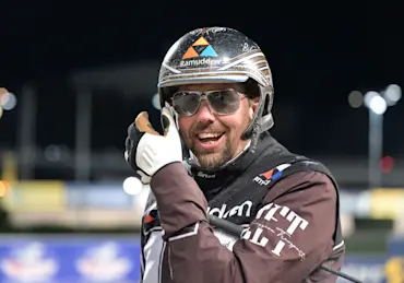 Daniel Redén glad efter segern.jpg