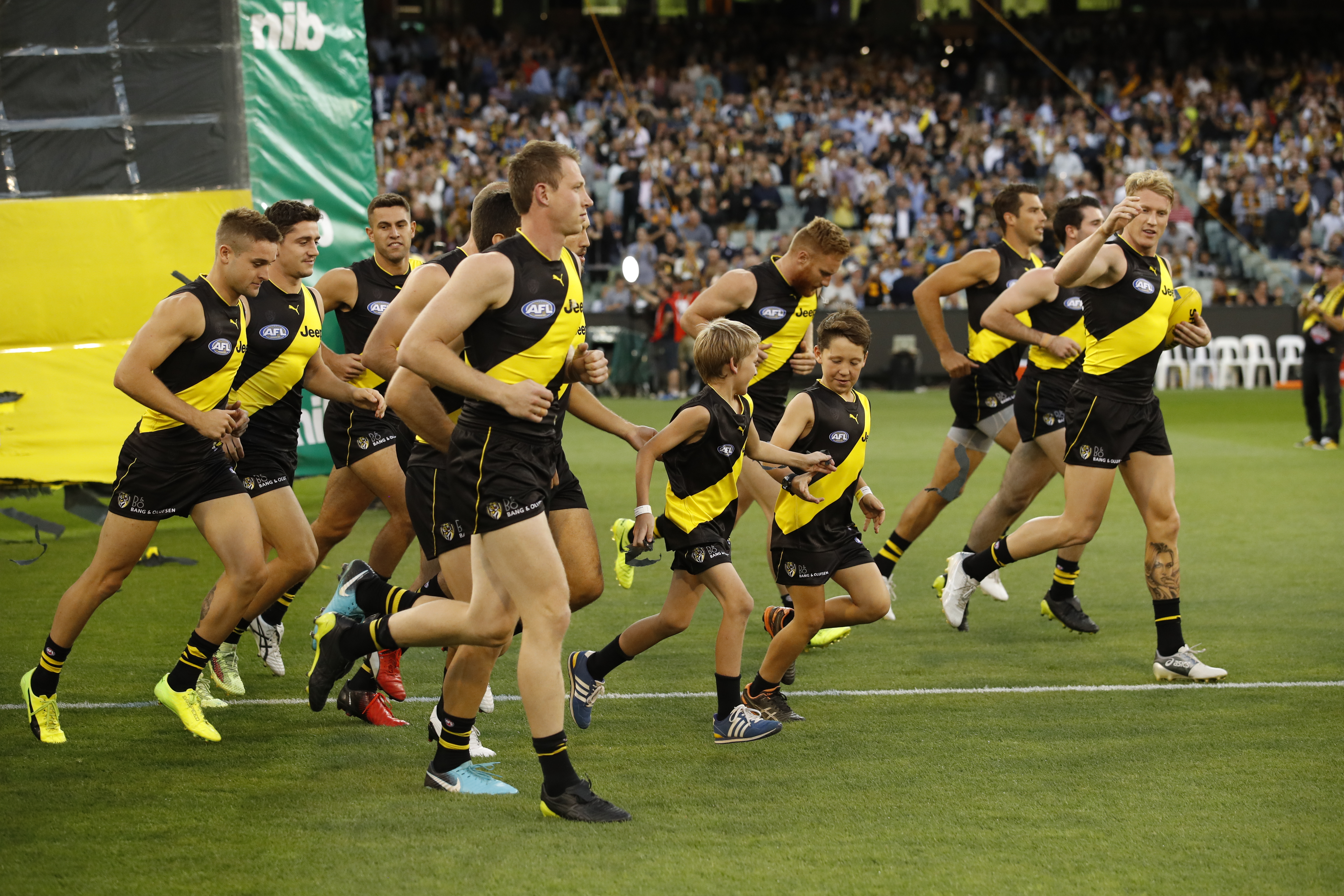 Richmond Tigers footbal team running down the field