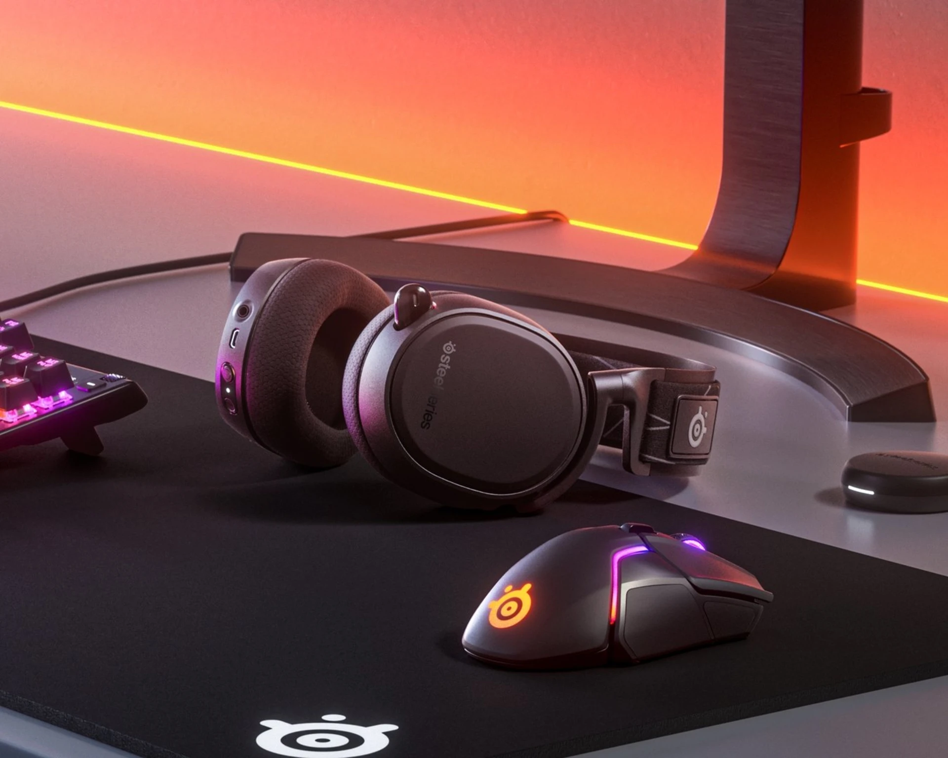 full_width image of Arctis 9 - 1 of 6 mobile