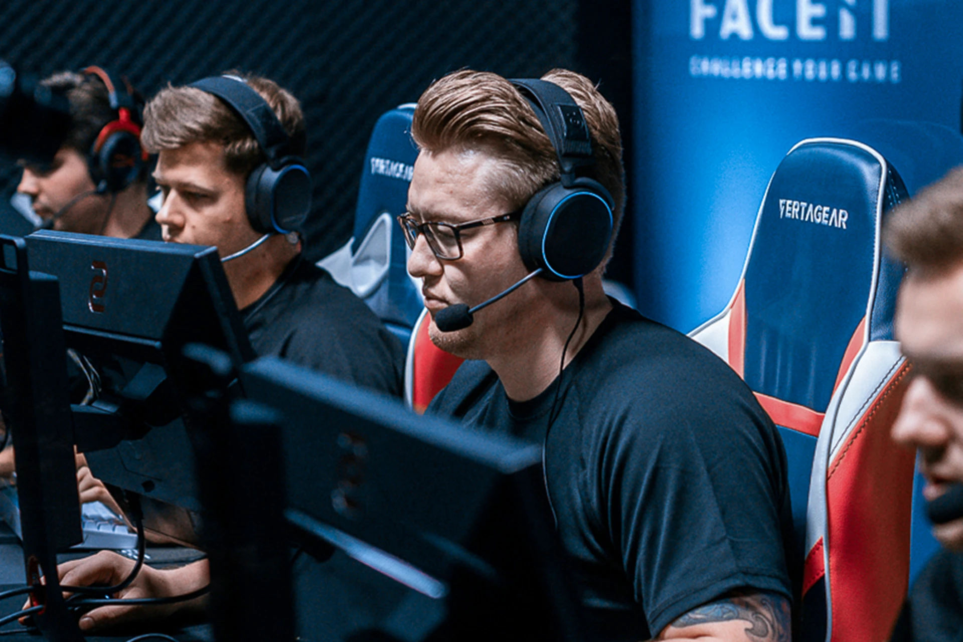 full_width image of Arctis Pro - 1 of 5 mobile