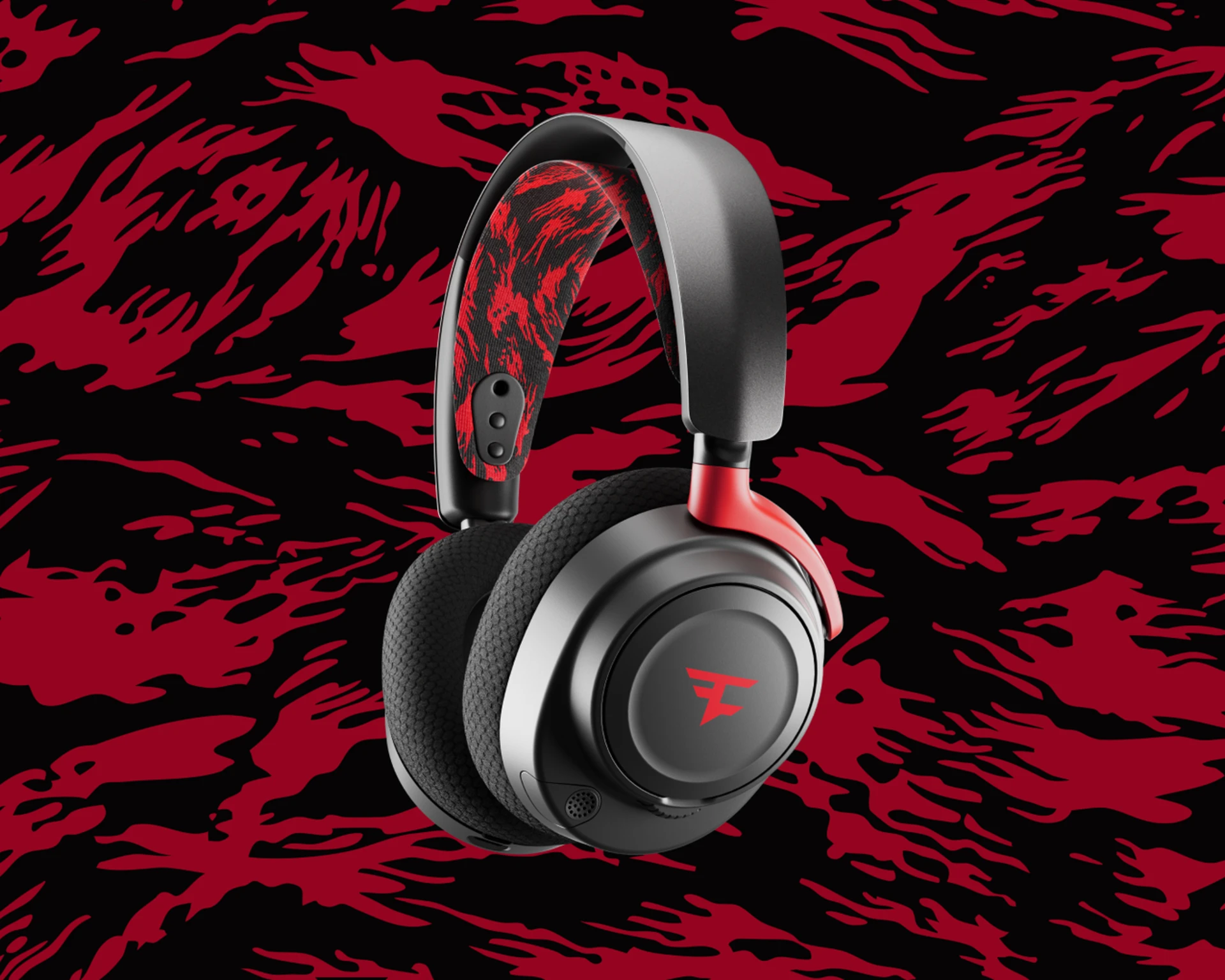 full_width image of Arctis Nova 7 - 1 of 2 mobile