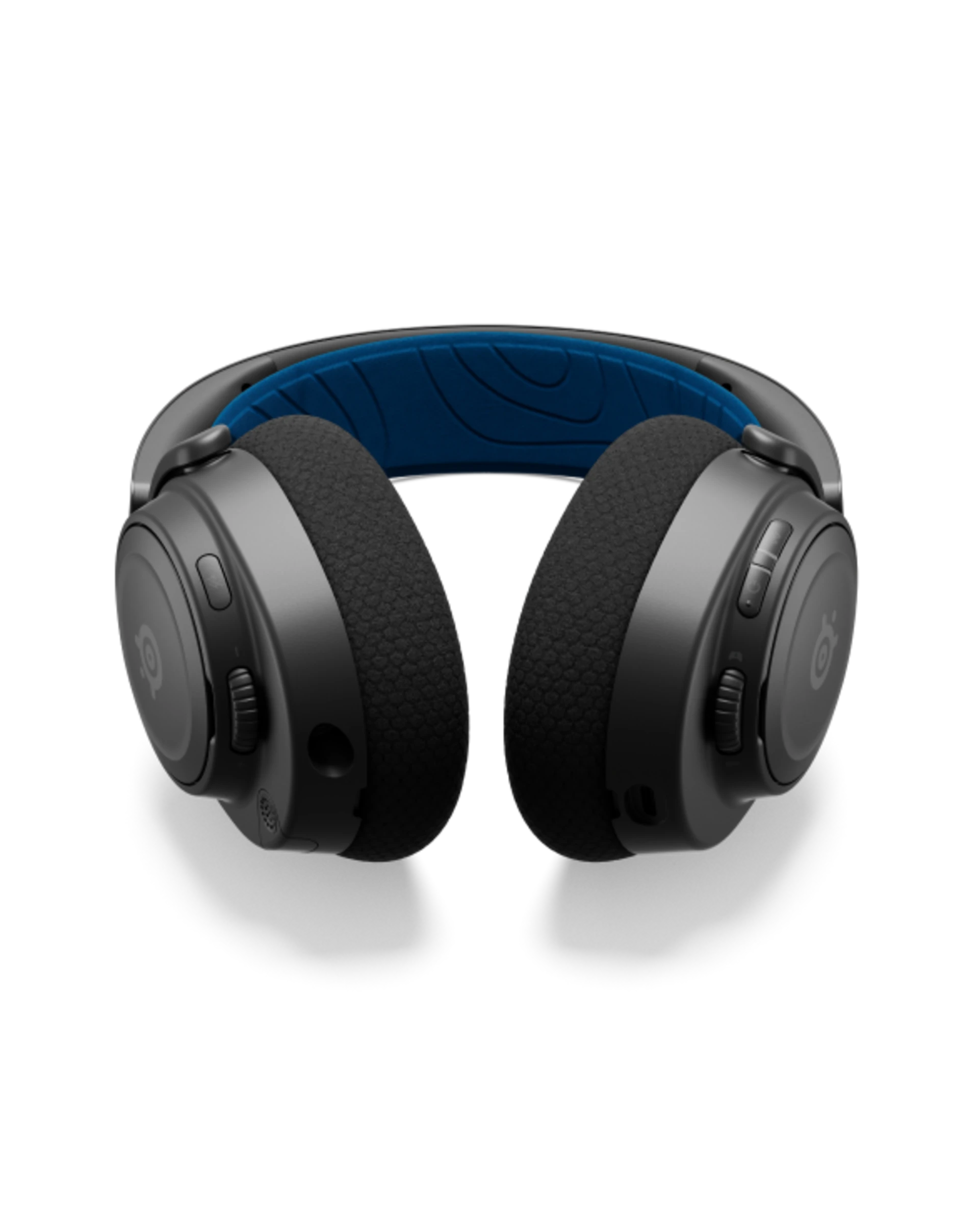 half_width image of Arctis Nova 7 - 2 of 6 mobile