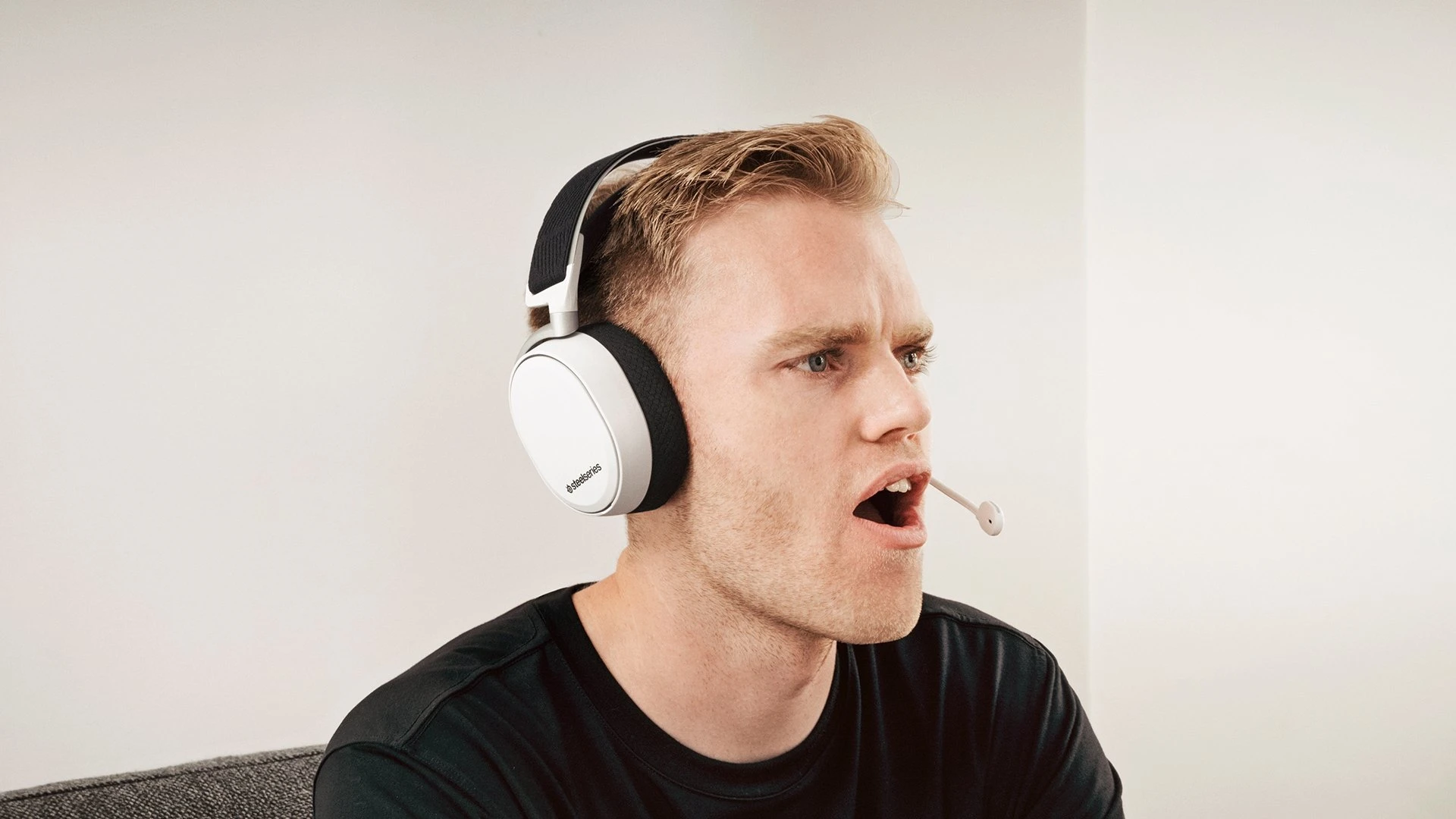 full_width image of Arctis Pro - 5 of 6 mobile