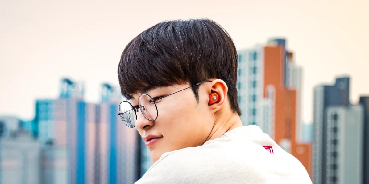 full_width image of Arctis GameBuds™ Glorange - 4 of 4 mobile