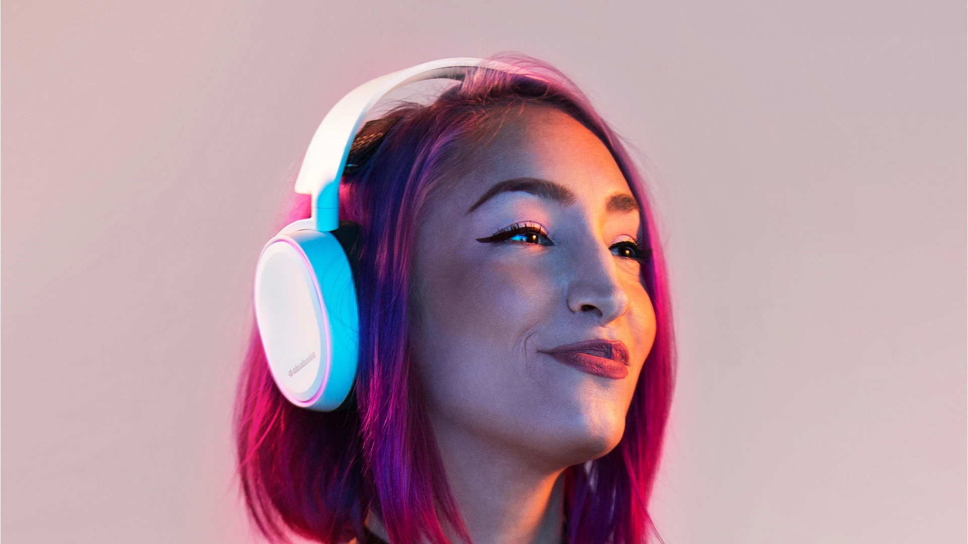 full_width image of Arctis 5 - 1 of 6 mobile