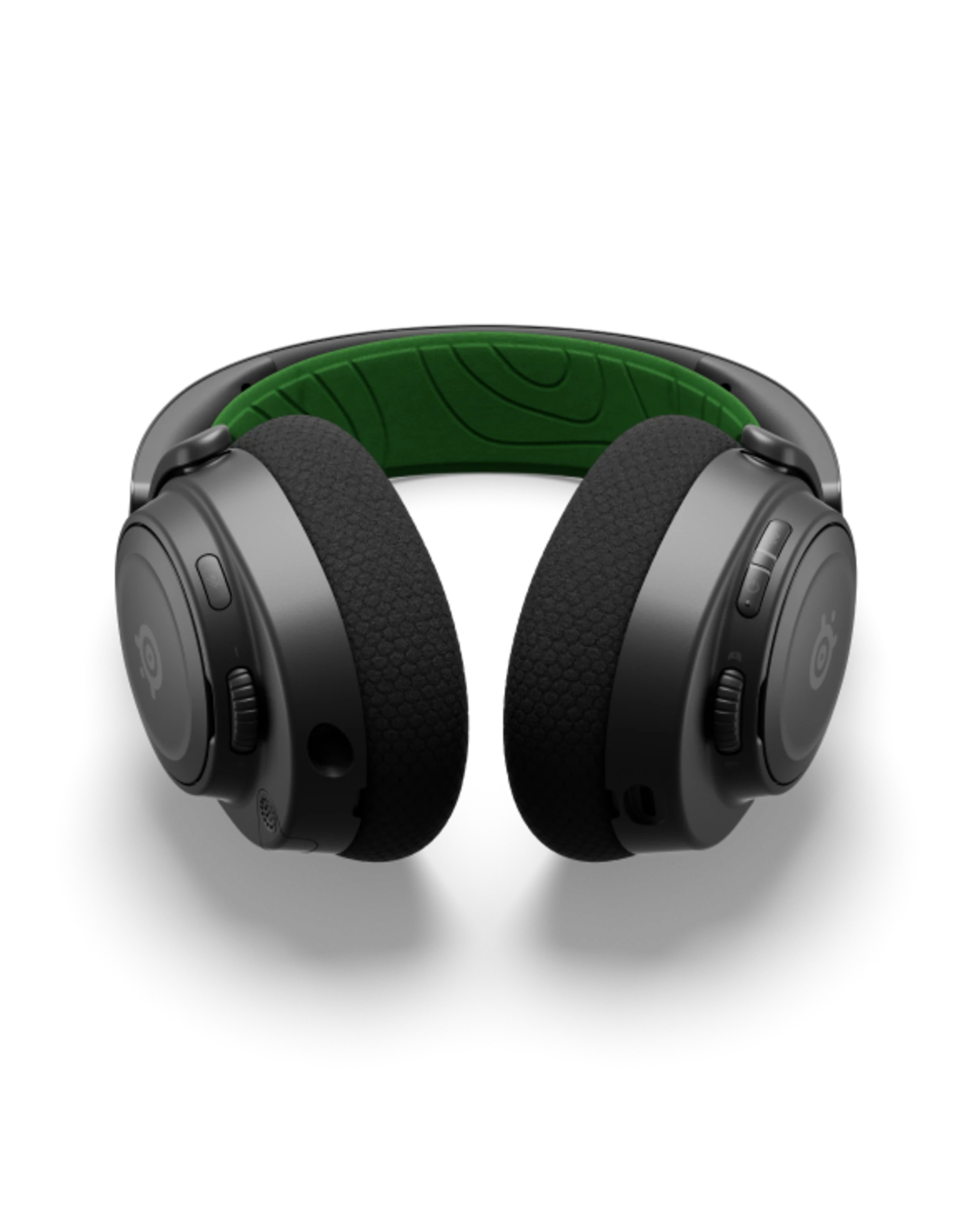 half_width image of Arctis Nova 7 - 2 of 6 mobile