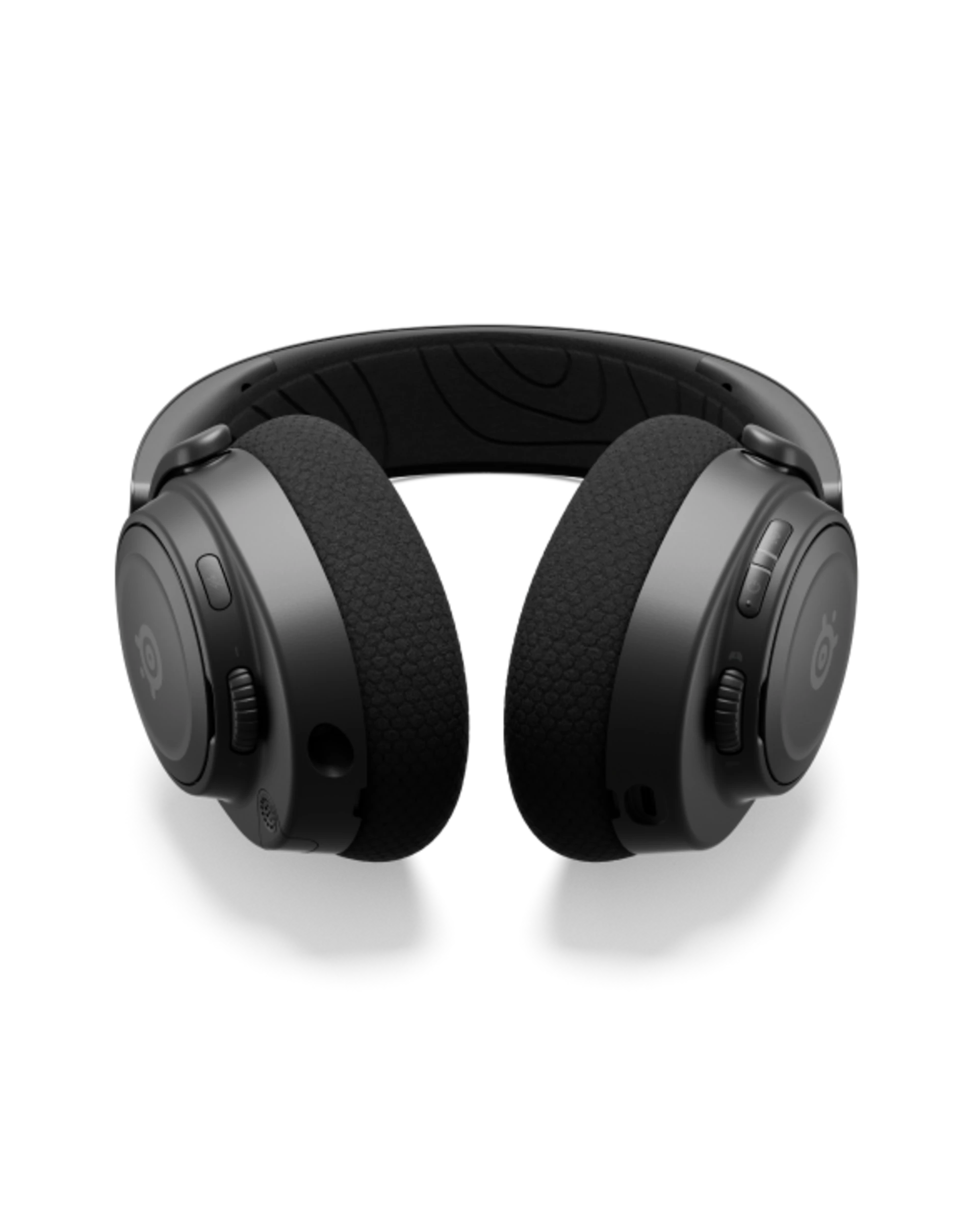 half_width image of Arctis Nova 7 - 2 of 6 mobile