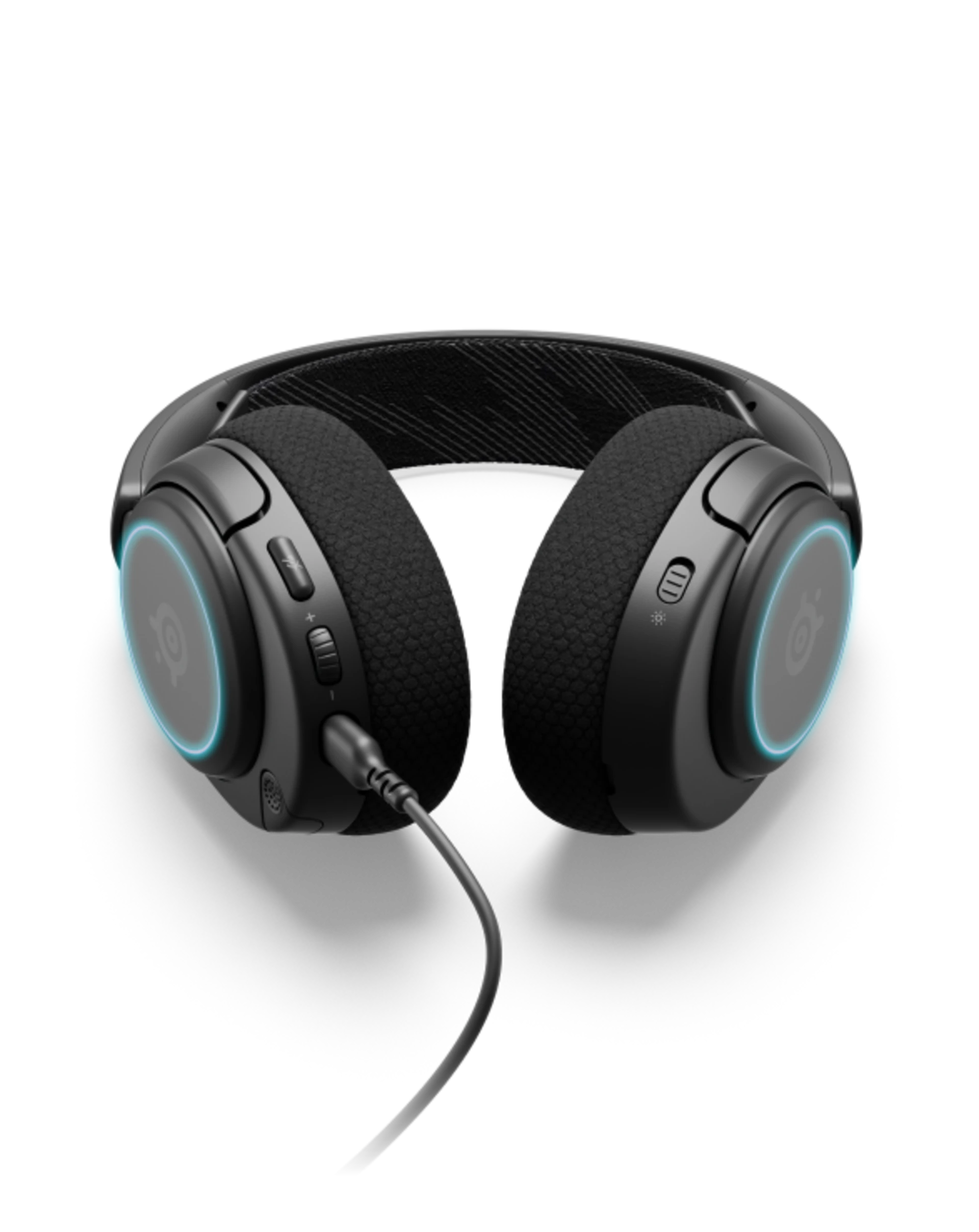 half_width image of Arctis Nova 3 - 2 of 6 mobile