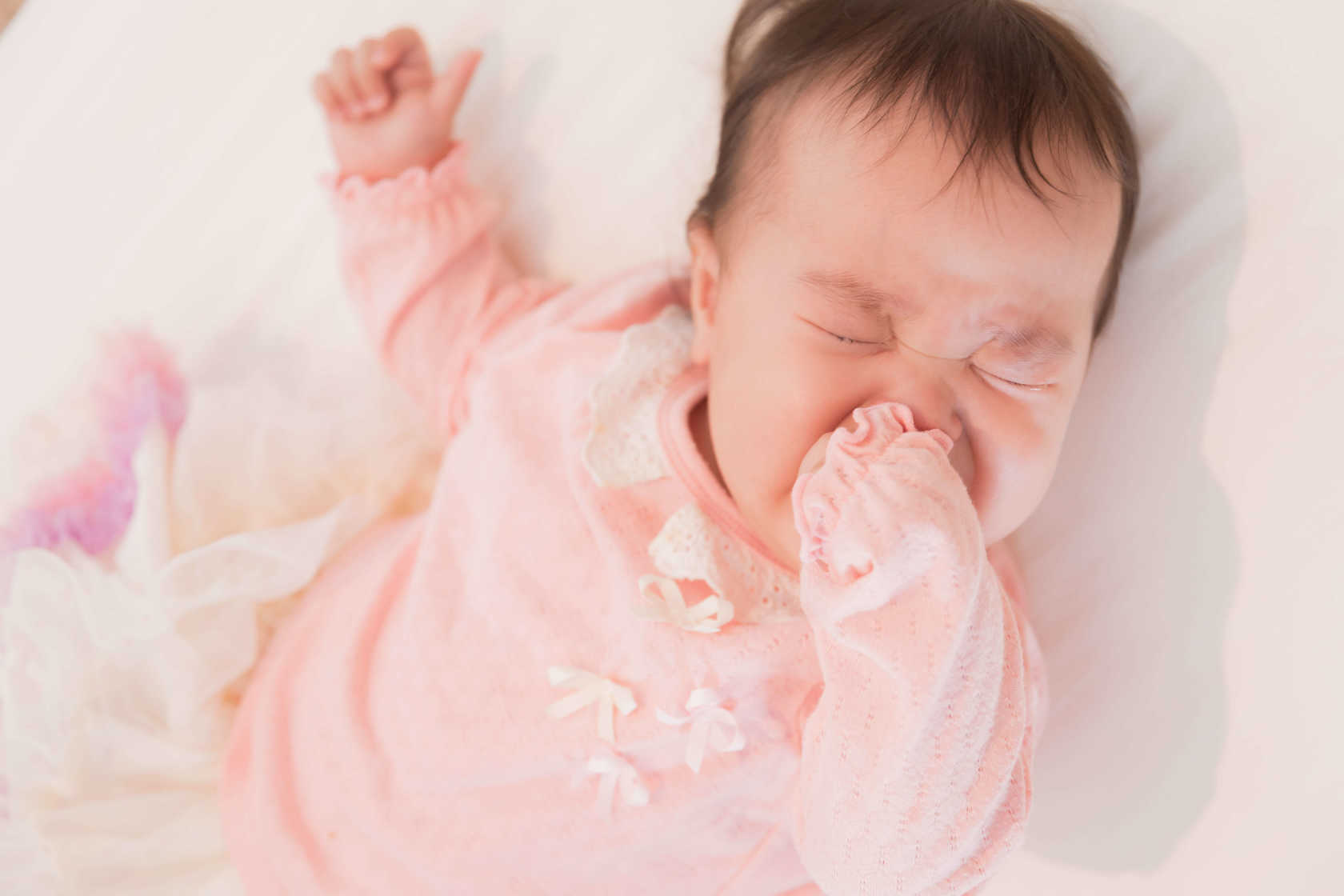新生兒黃疸別擔憂！兒科醫告訴你3大原因和多久可出院