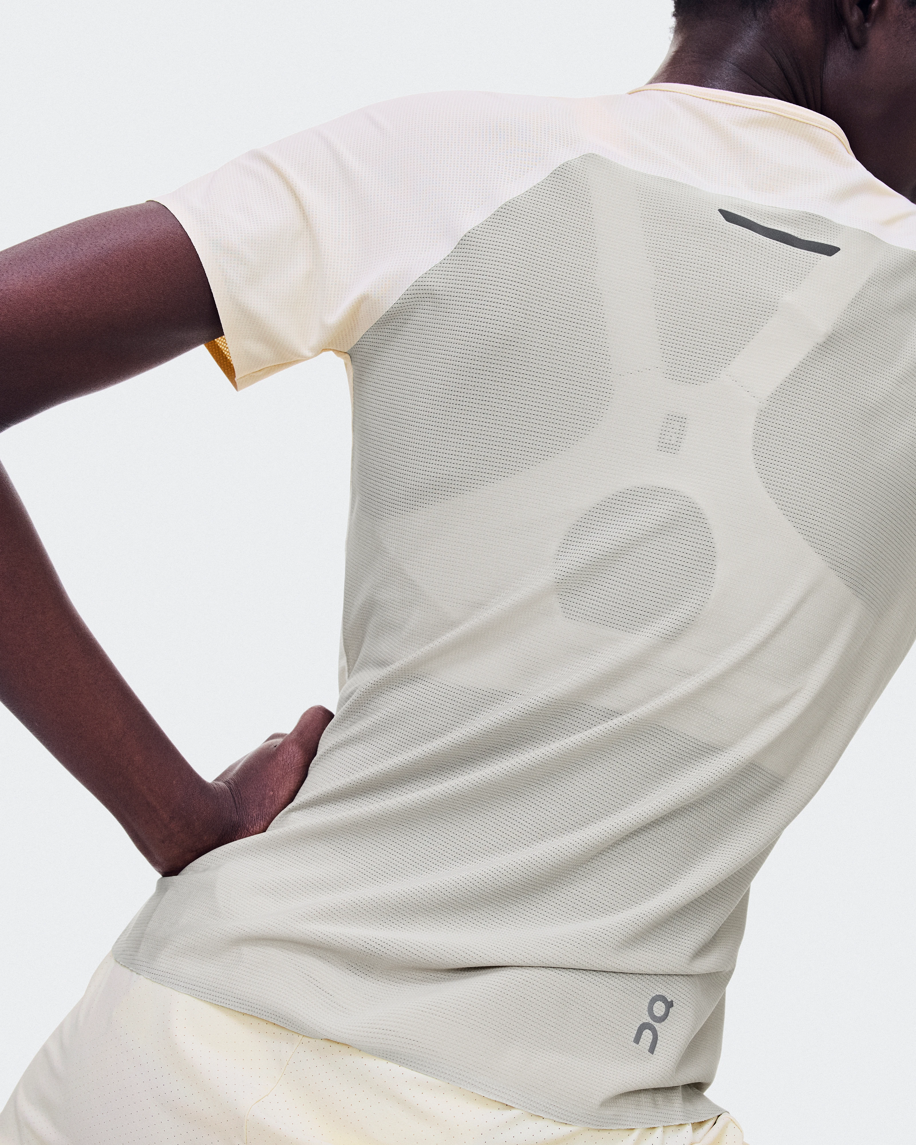 On Performance-T Hare & Brume Feminino Partes de cima e camisetas