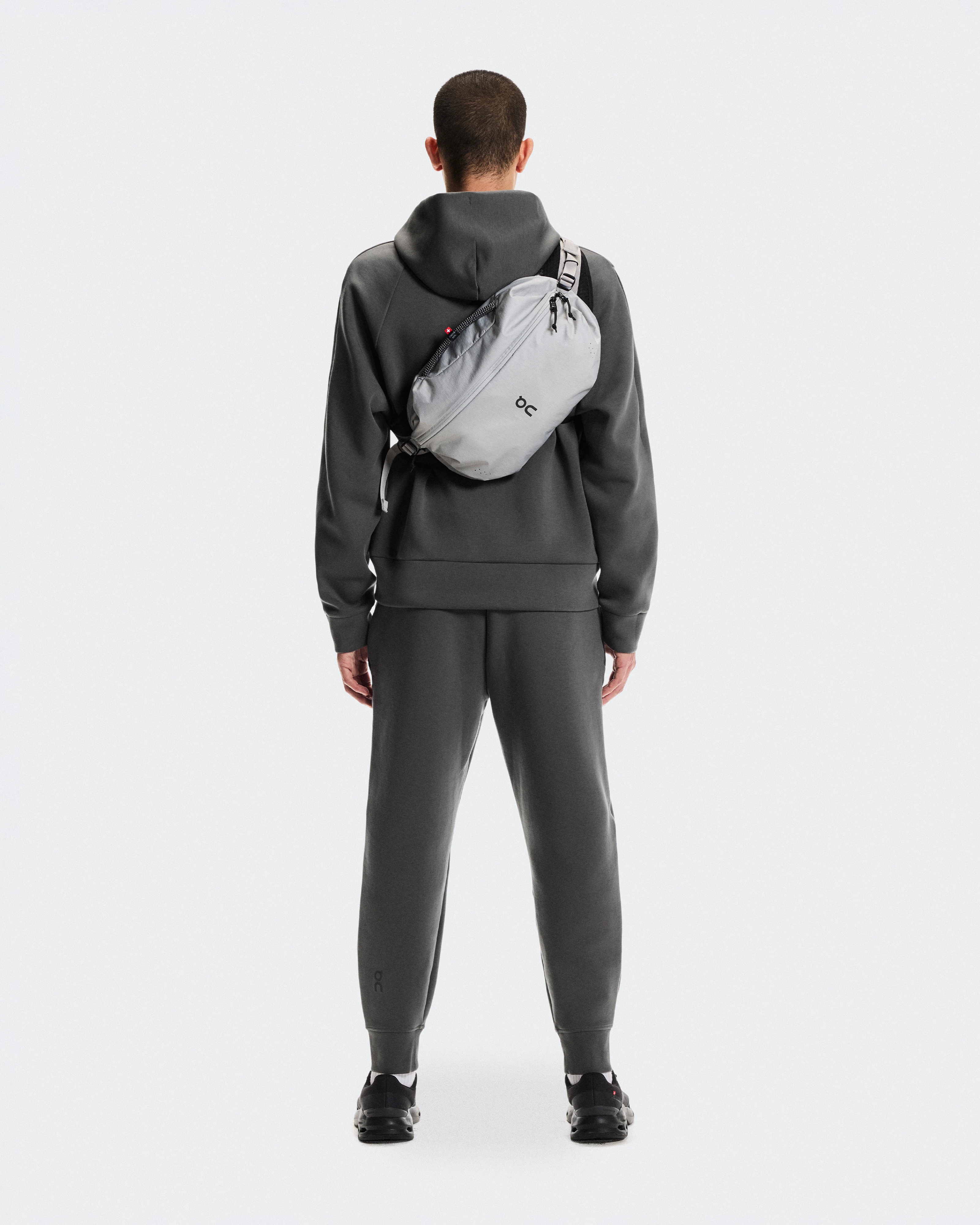 On Sling Pack 9L Glacier & Black Unisex Bags