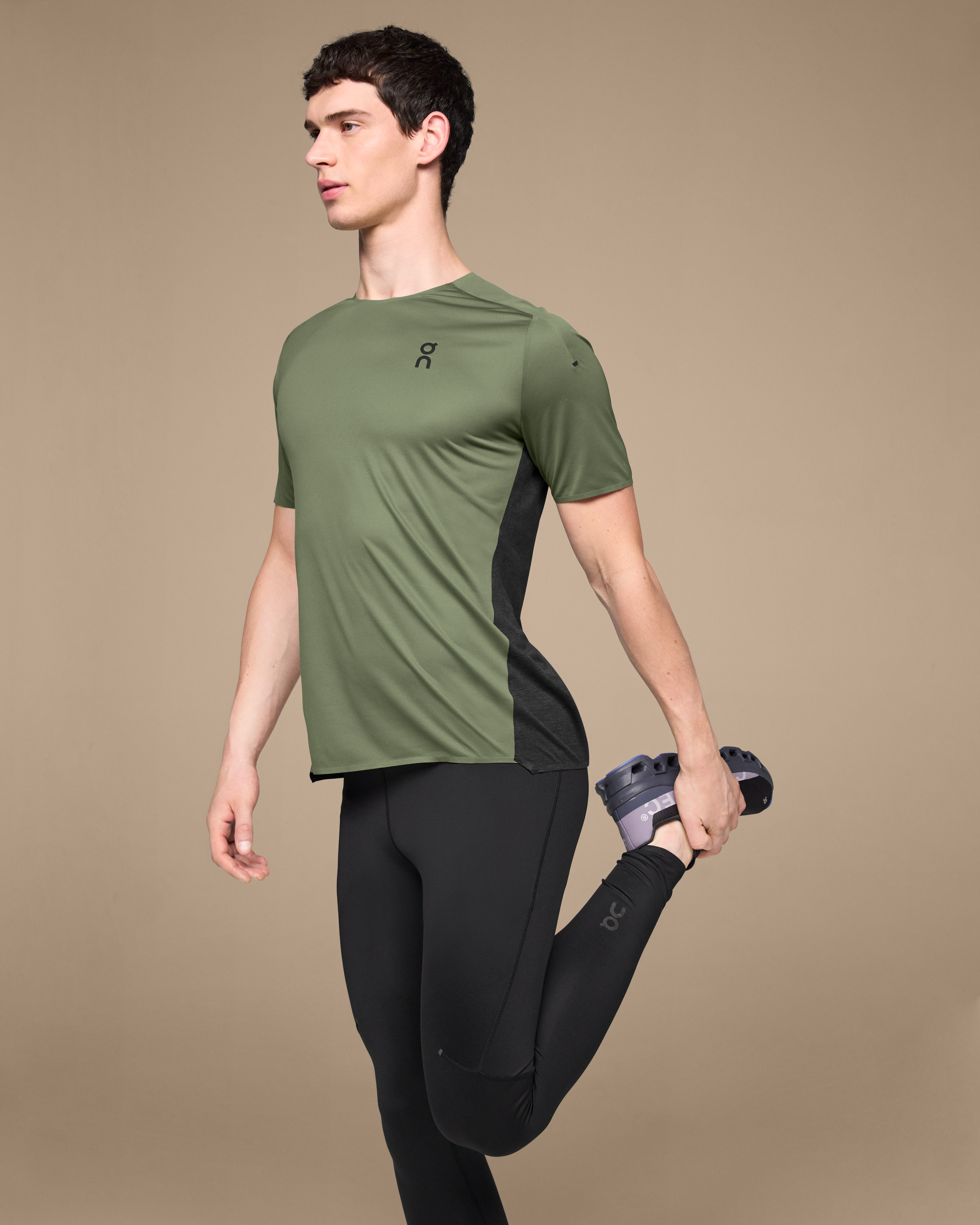 On Performance-T Taiga & Black Homme Hauts et t-shirts