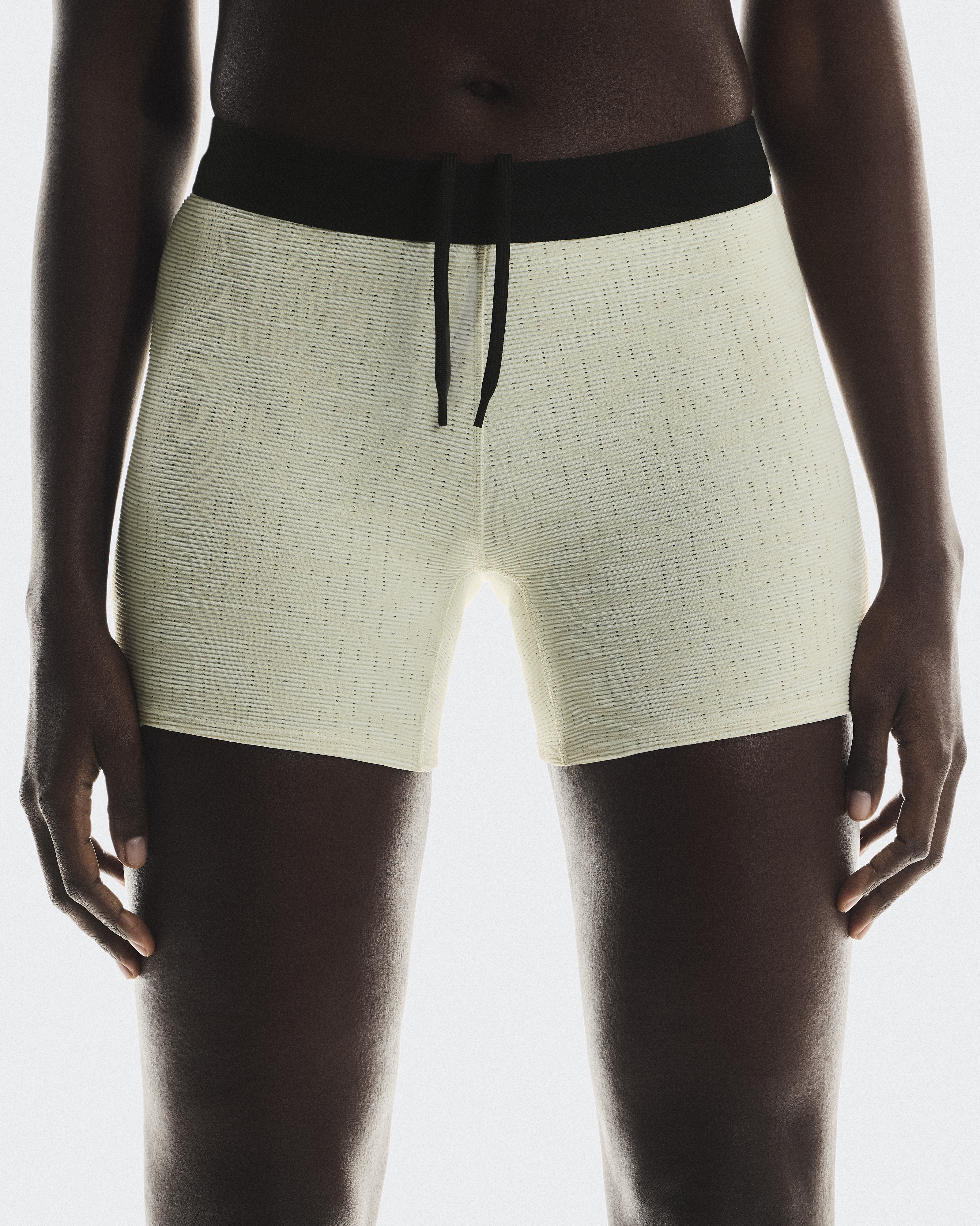 Women's Pace Tights Short | Beige | On United States