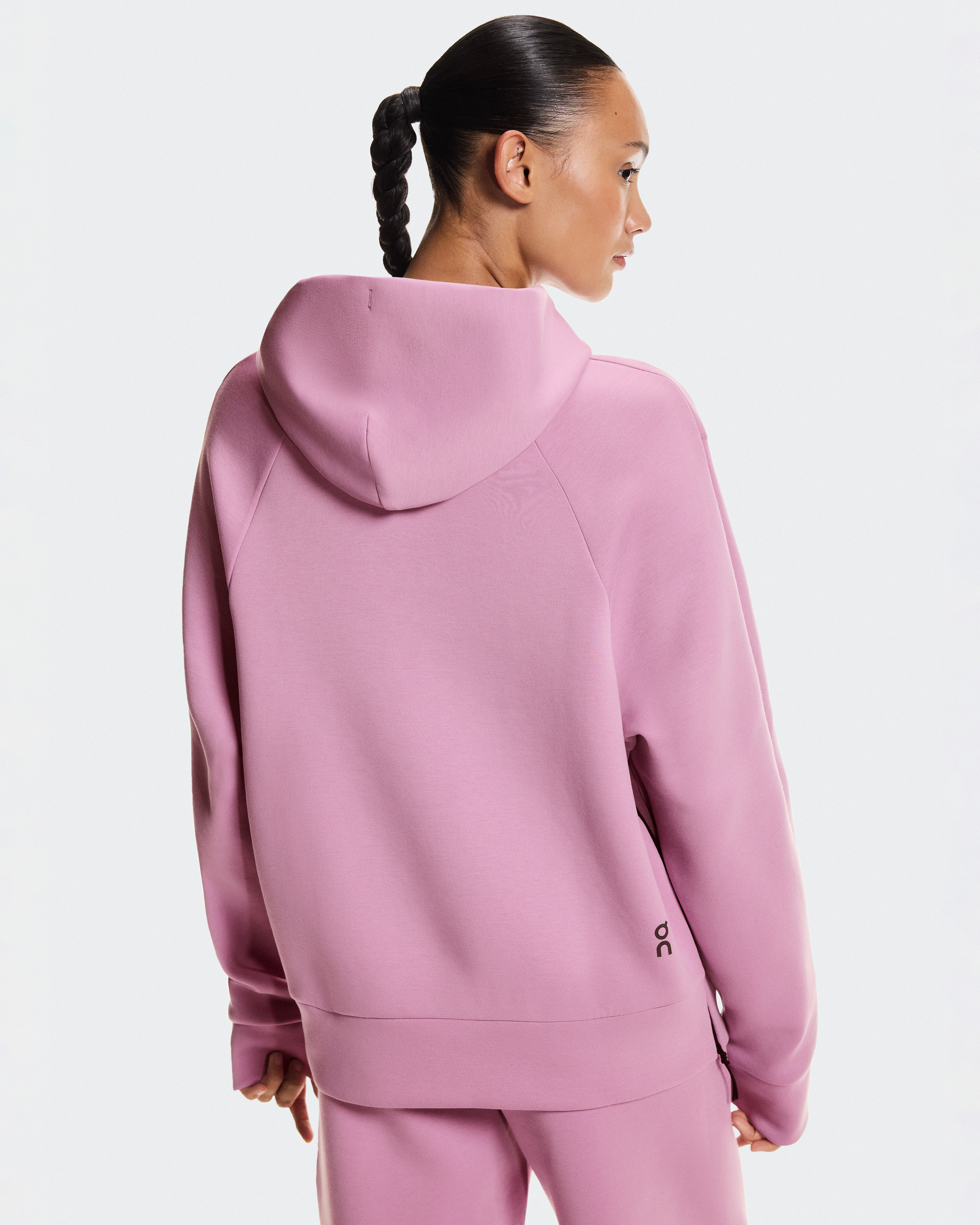 Focus Tech Hoodieنحيف / Sakura / L