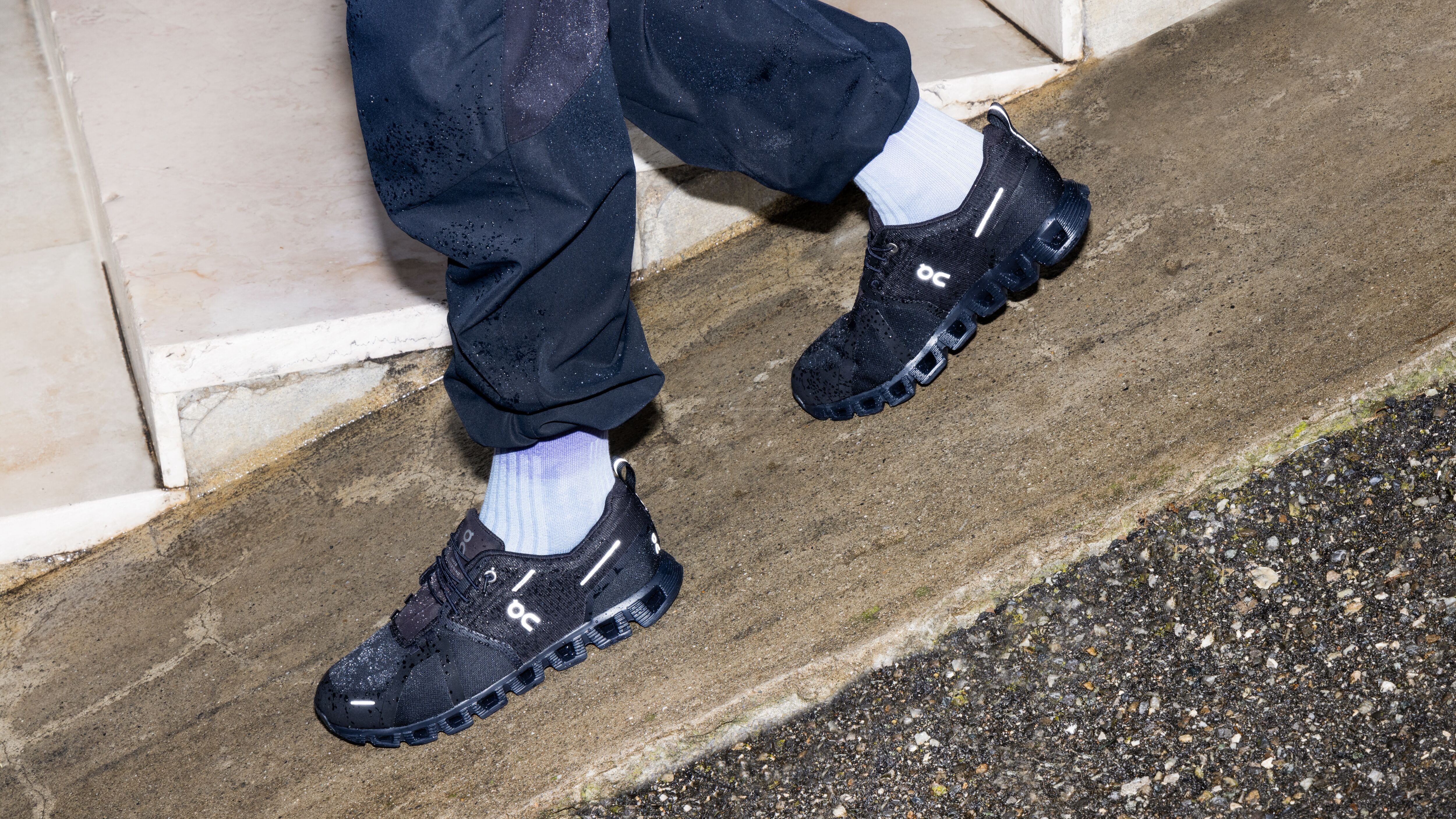 Cloud Shoes with Jeans: The Perfect Fusion of Comfort and Style