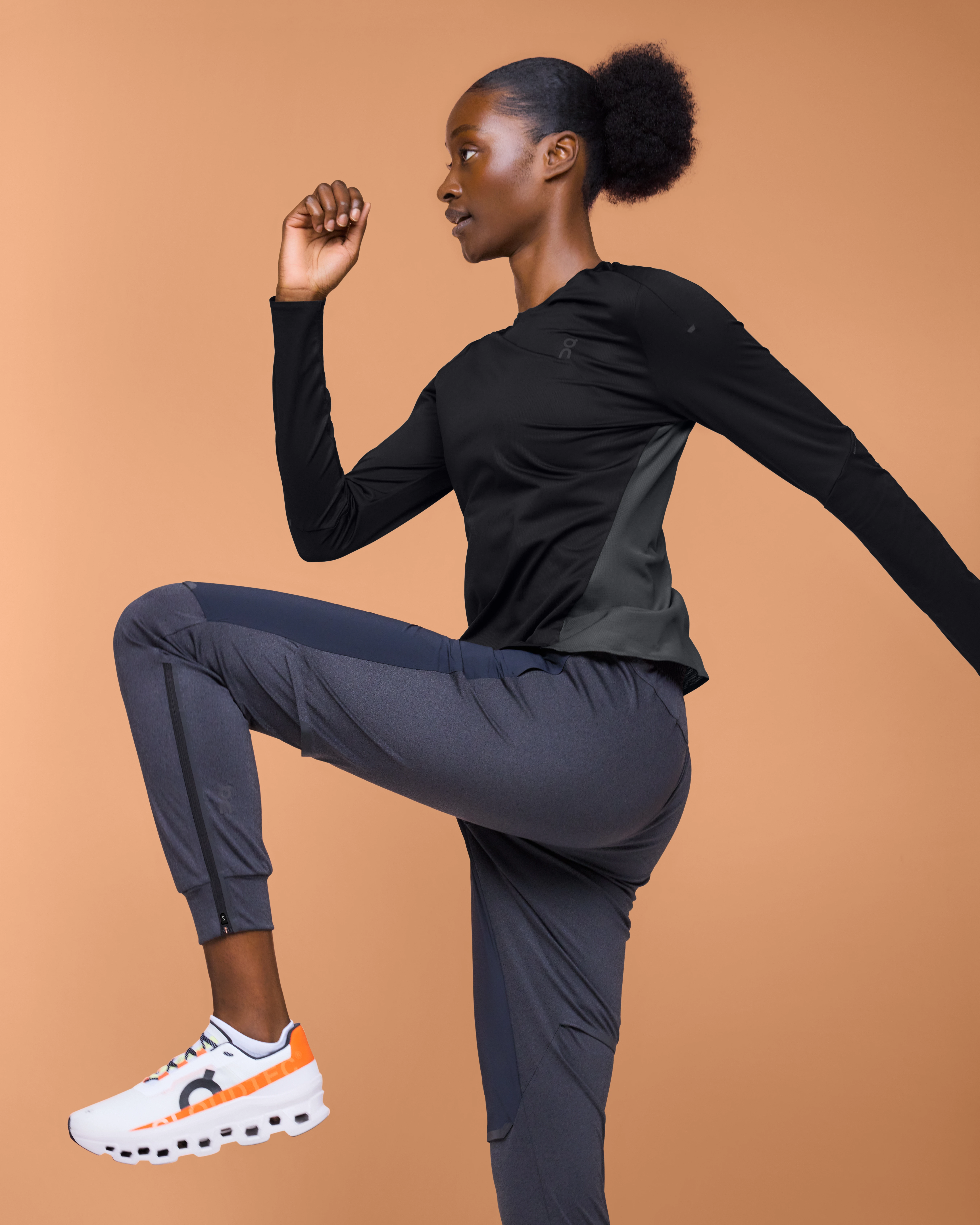 On Performance Long-T Black & Eclipse Women – Running, training Tops and t-shirts