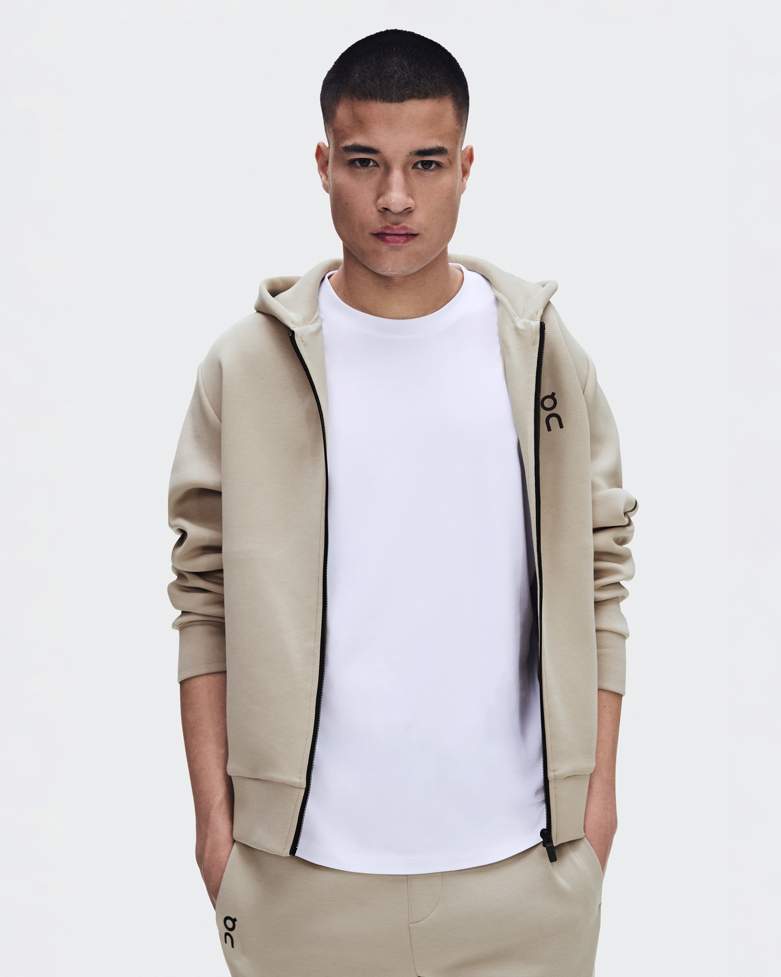 Men's Focus Tech Zip Hoodie | Desert | On Austria