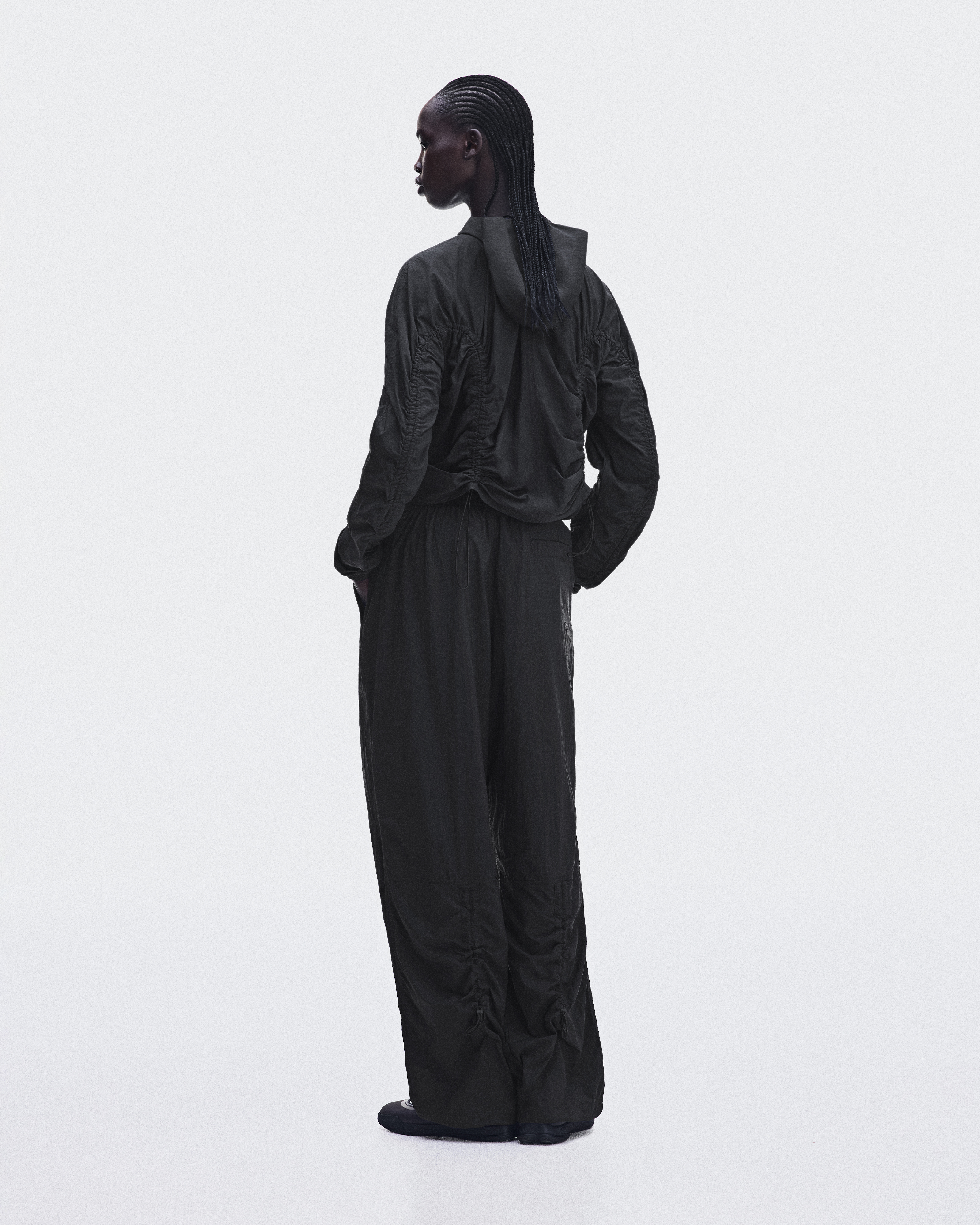 Women's Ruched Lightweight Pants | Black | On United States
