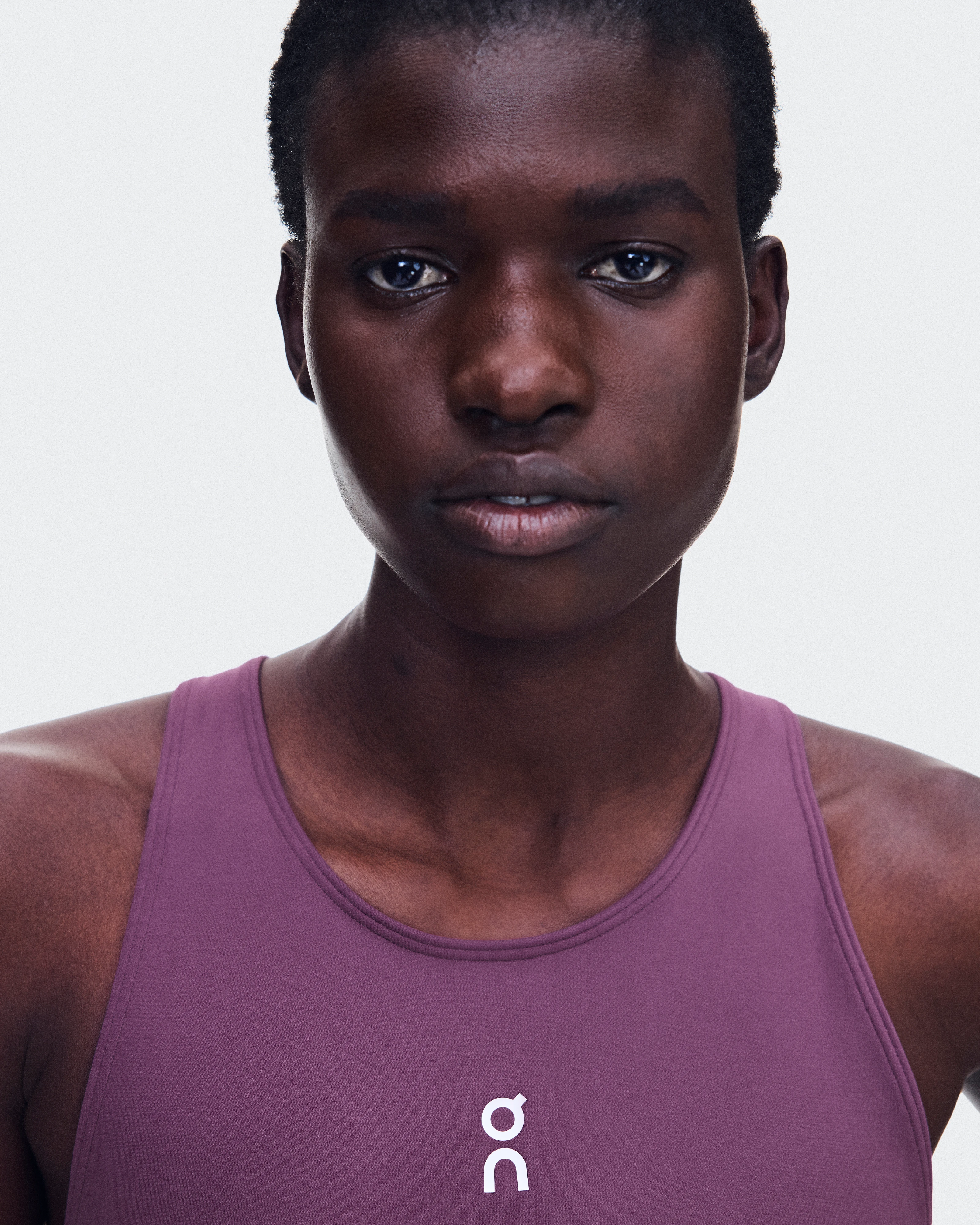 On Court Crop Top Cassis Feminino Partes de cima e camisetas