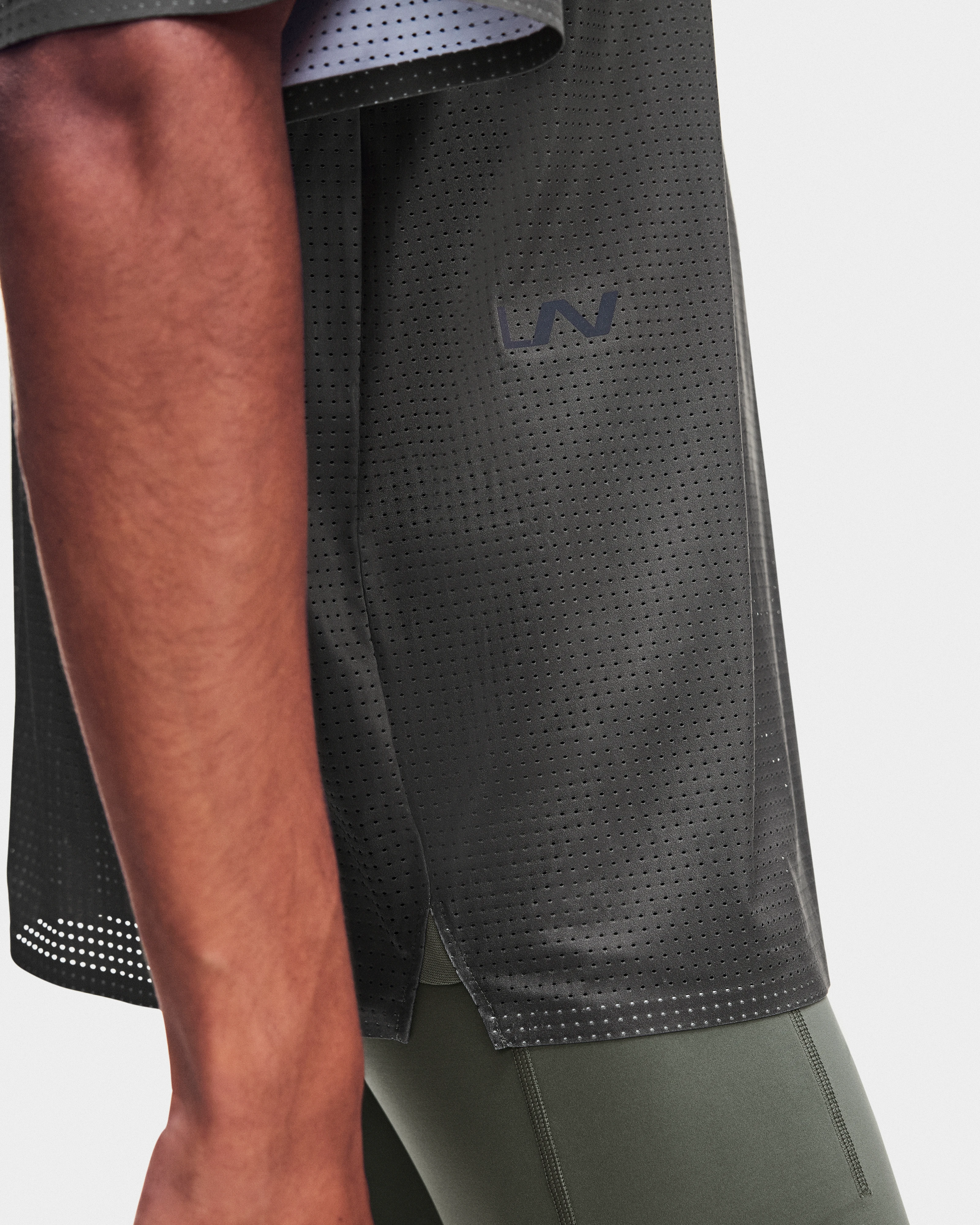 On Oversize Run-T LN1 Mire Unisex Tops and t-shirts