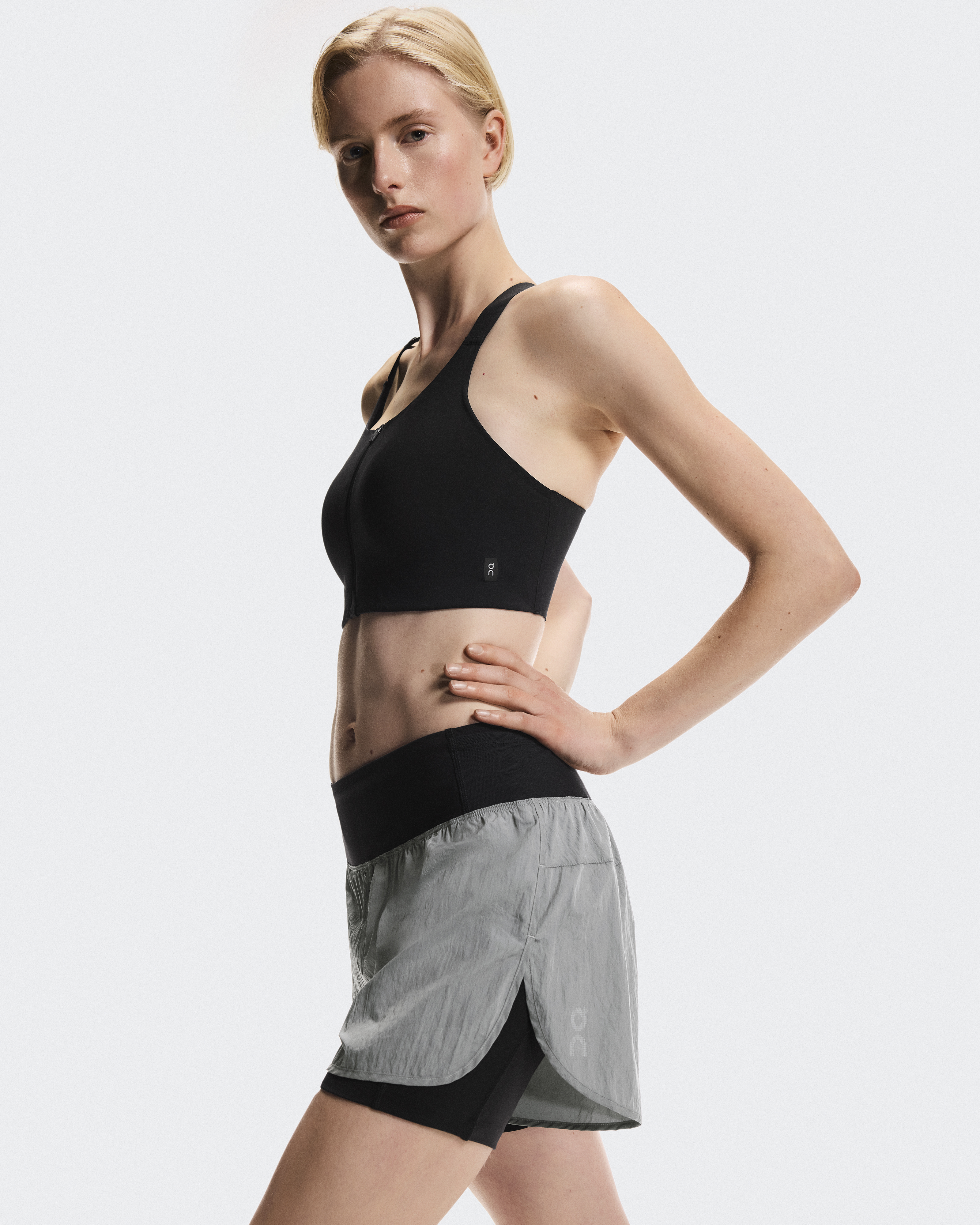 ウィメンズ Performance Volt Shorts | グレー | On 日本