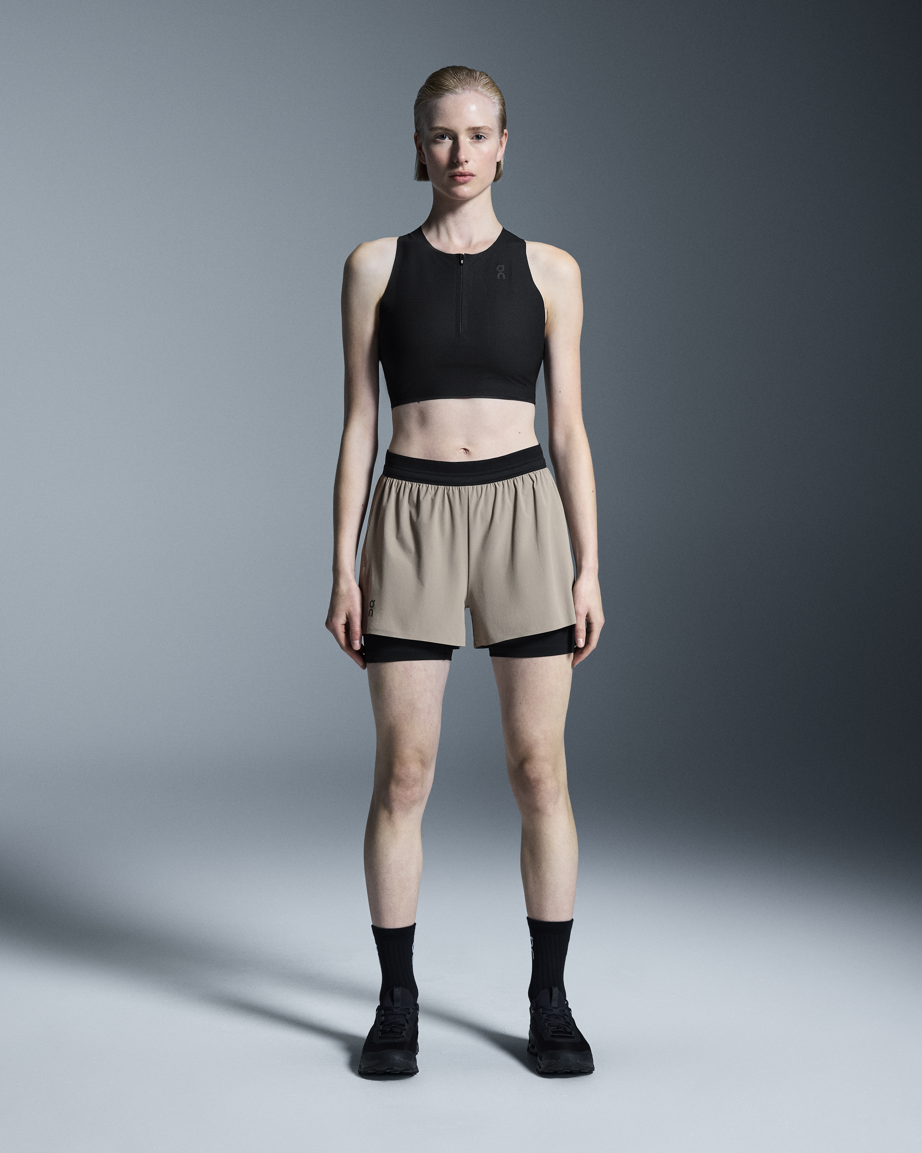 On 3" Performance 2/1 Shorts para Mujer en Cinder Black, Talla: Small, Polyester