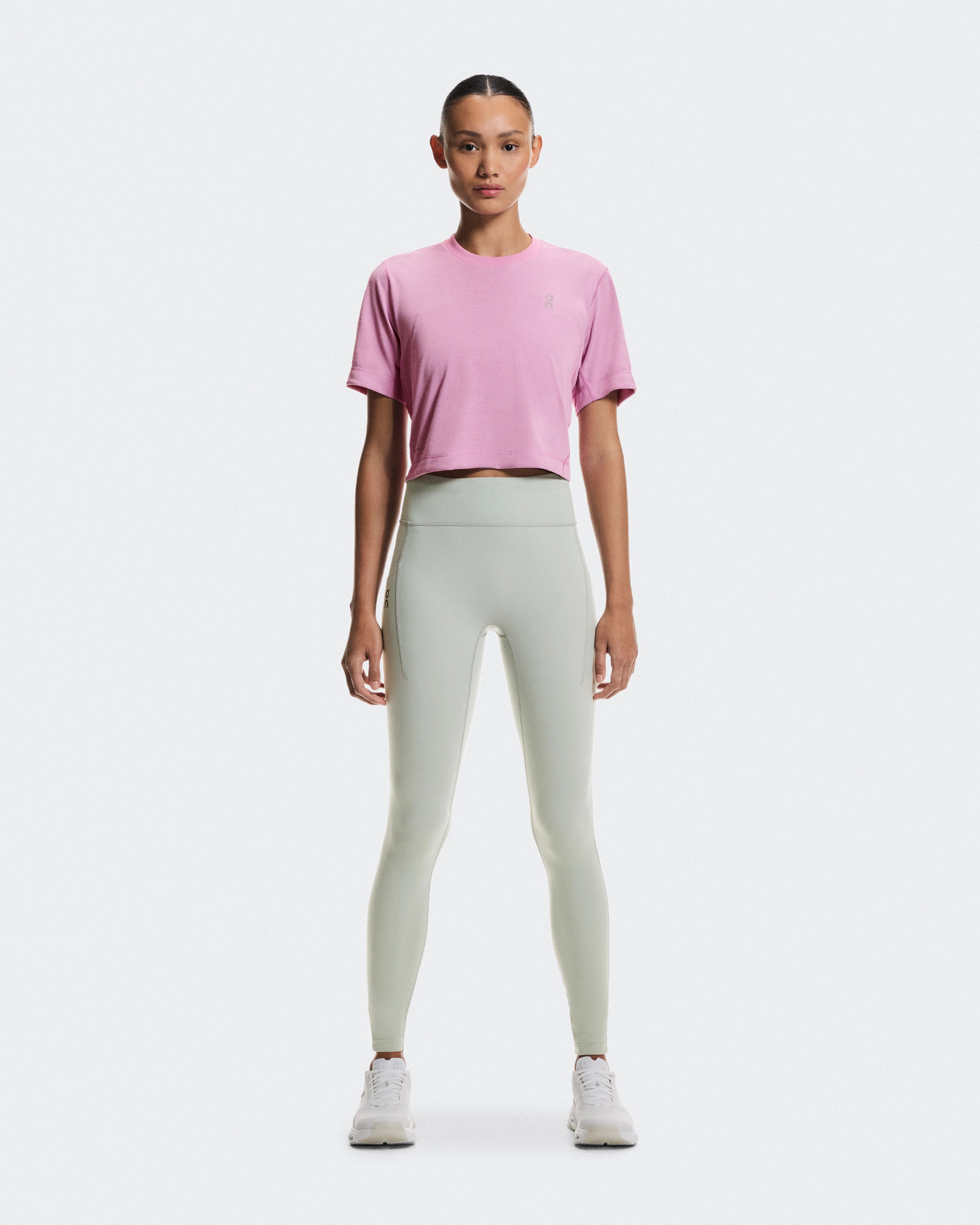 On Train-T Crop Graphic Sakura Women Tops and t-shirts