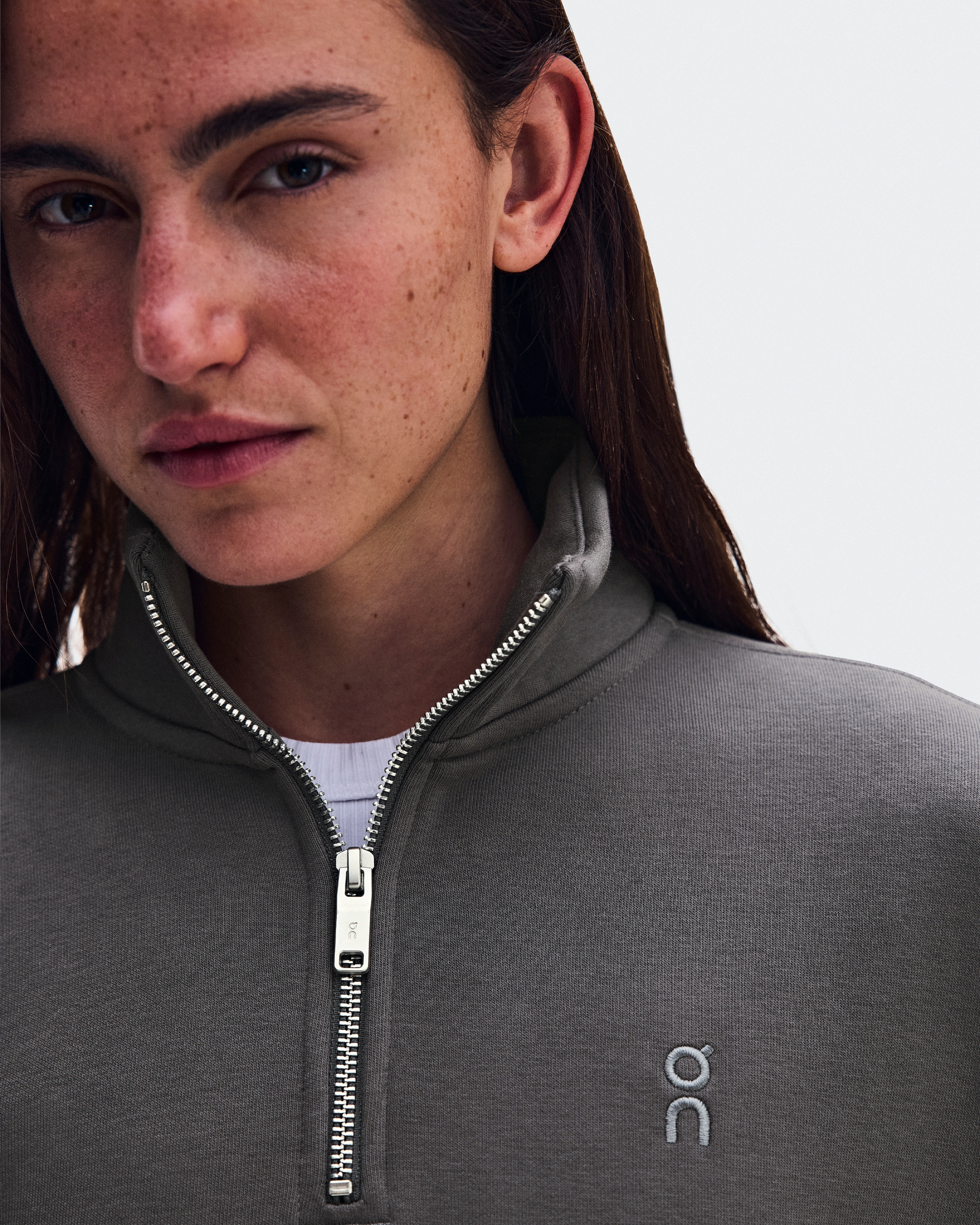 On Club Collective 1/4 Zip Ember ウィメンズ – 一日中快適 フーディ＆スウェットシャツ