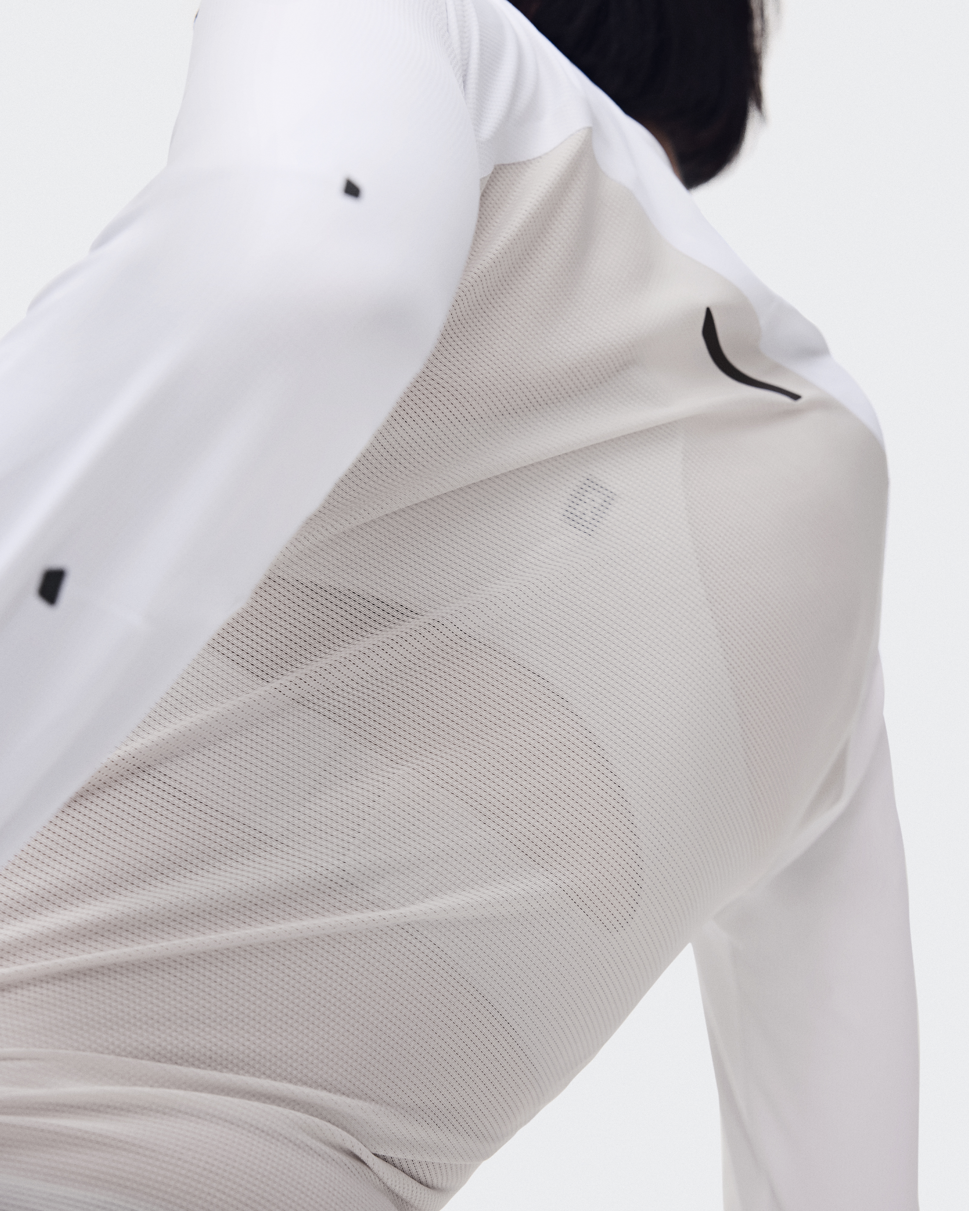 ウィメンズ長袖ランニングシャツ | 高機能トップス | On 日本