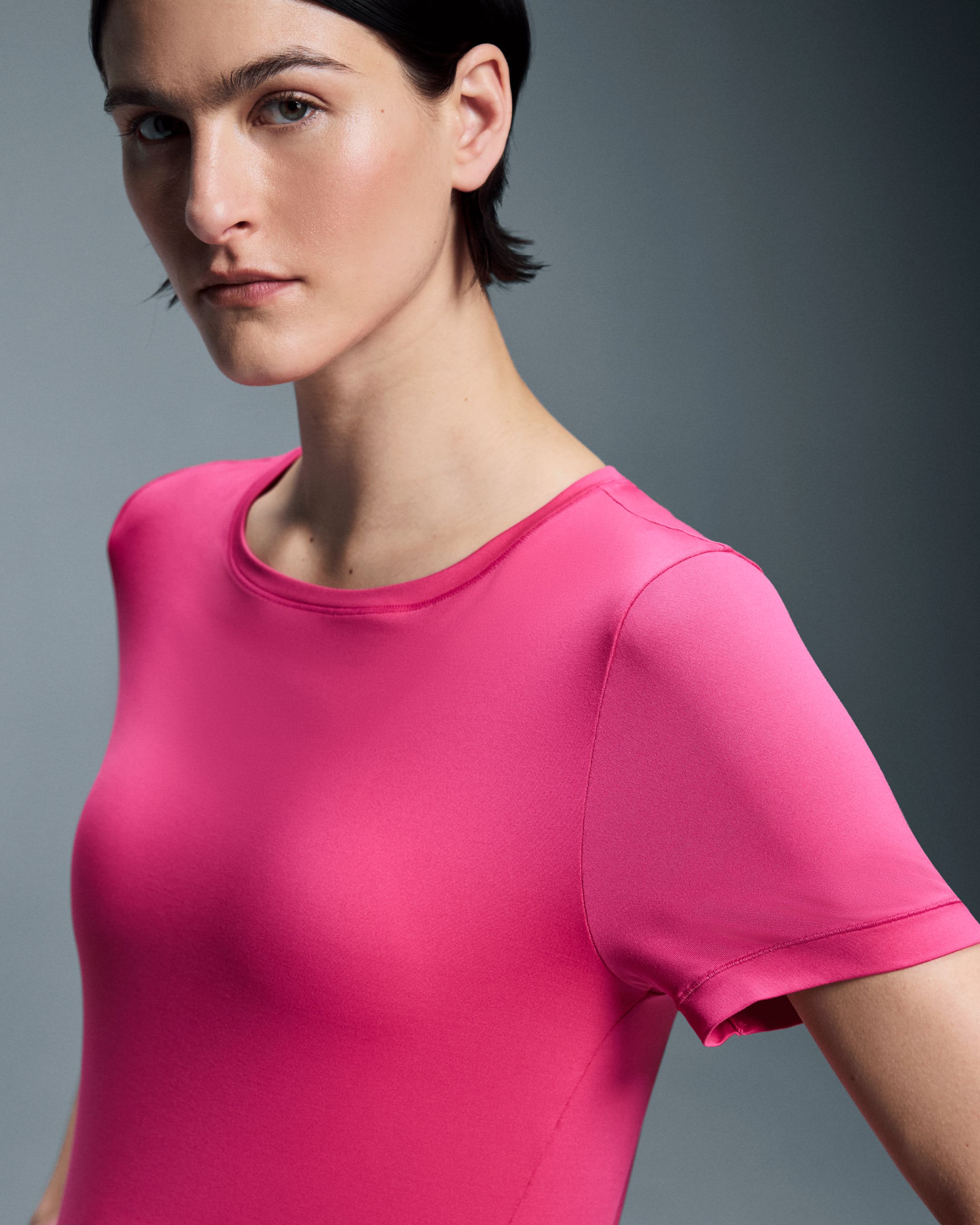 Women's Movement-T | Black | On United Kingdom