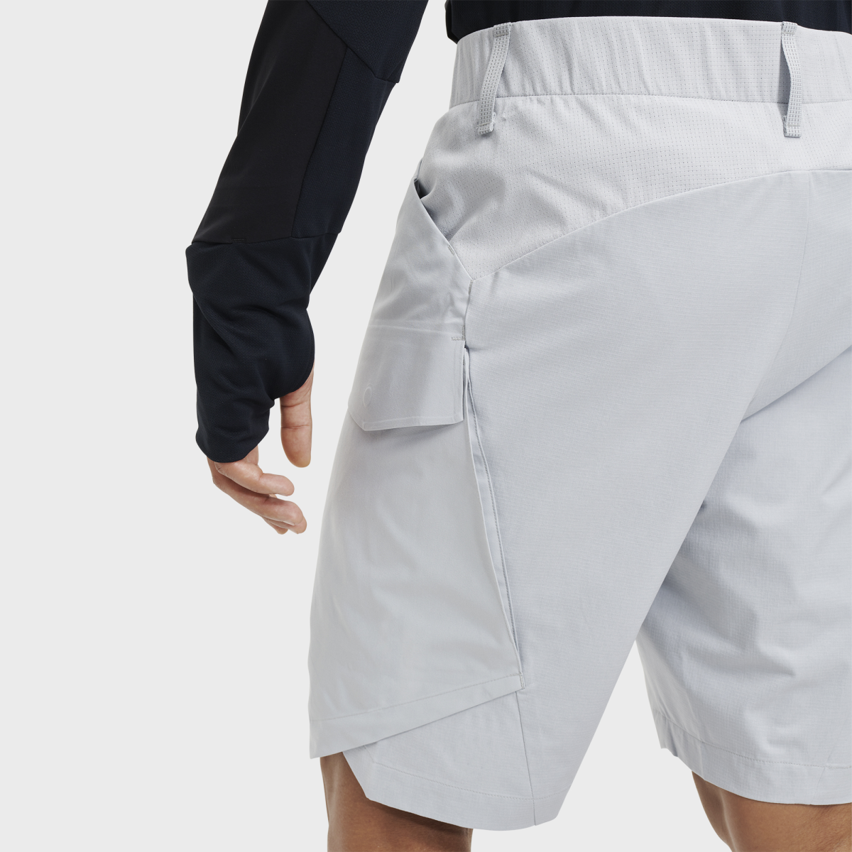 Men's Explorer Shorts | White | On United States