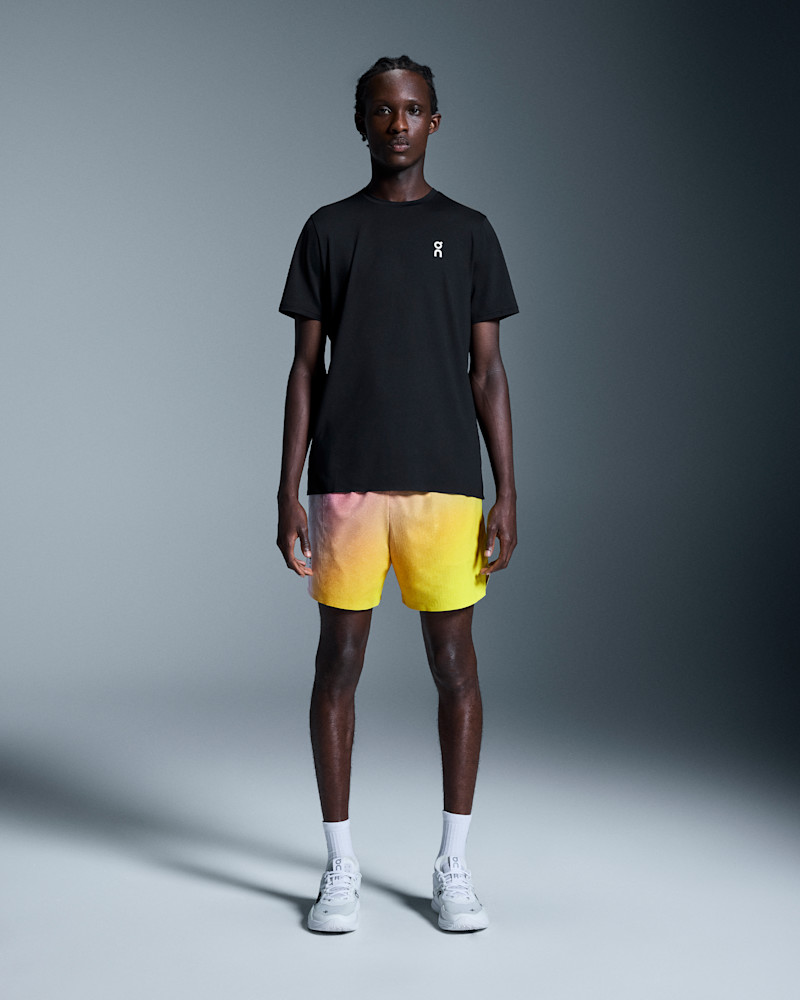 On Men's Court-T Short-Sleeve Shirt in All Black, Size: XXL, Polyester