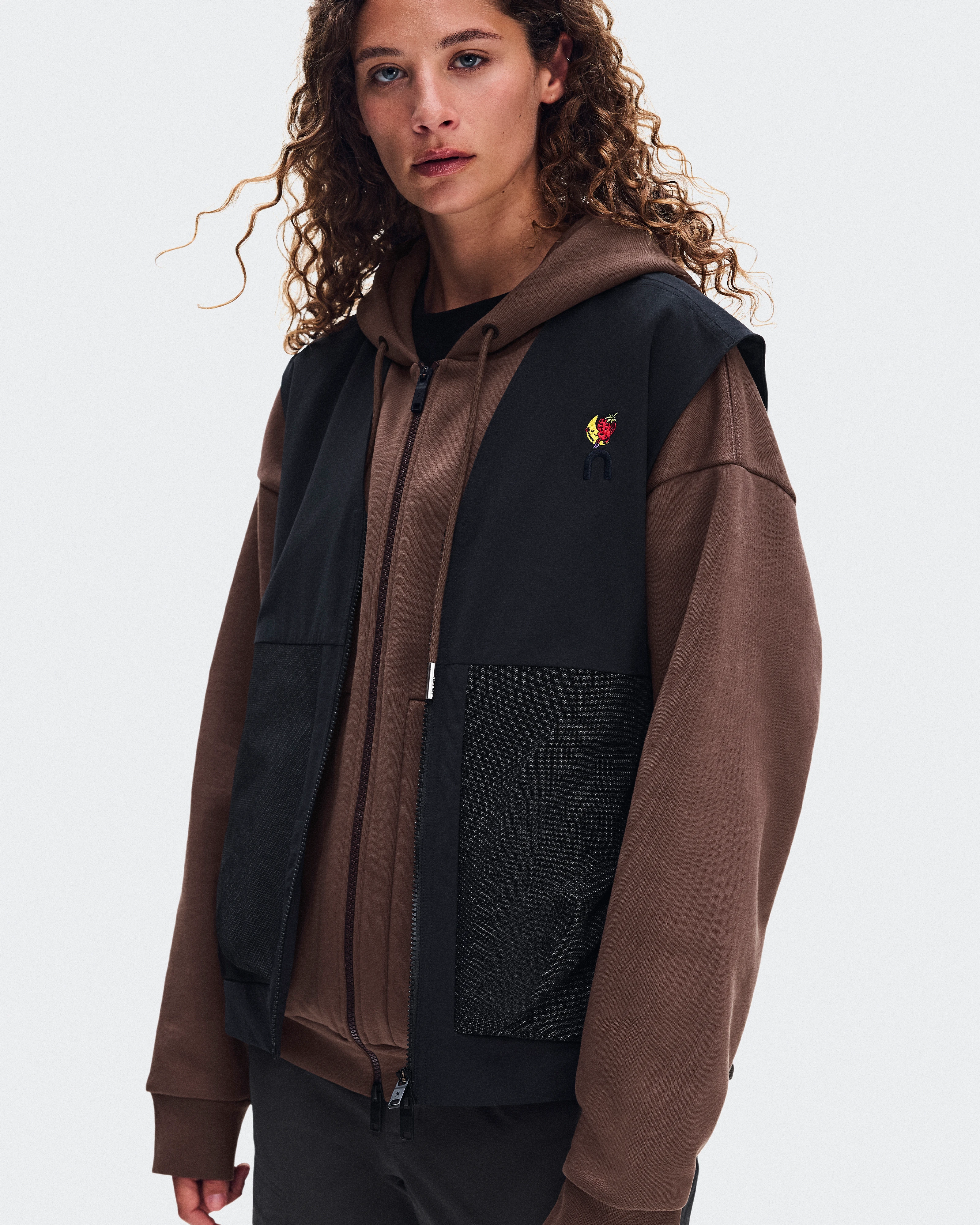 On Utility Vest SHG Black 유니섹스 – 아웃도어 모험, 올데이 웨어 베스트