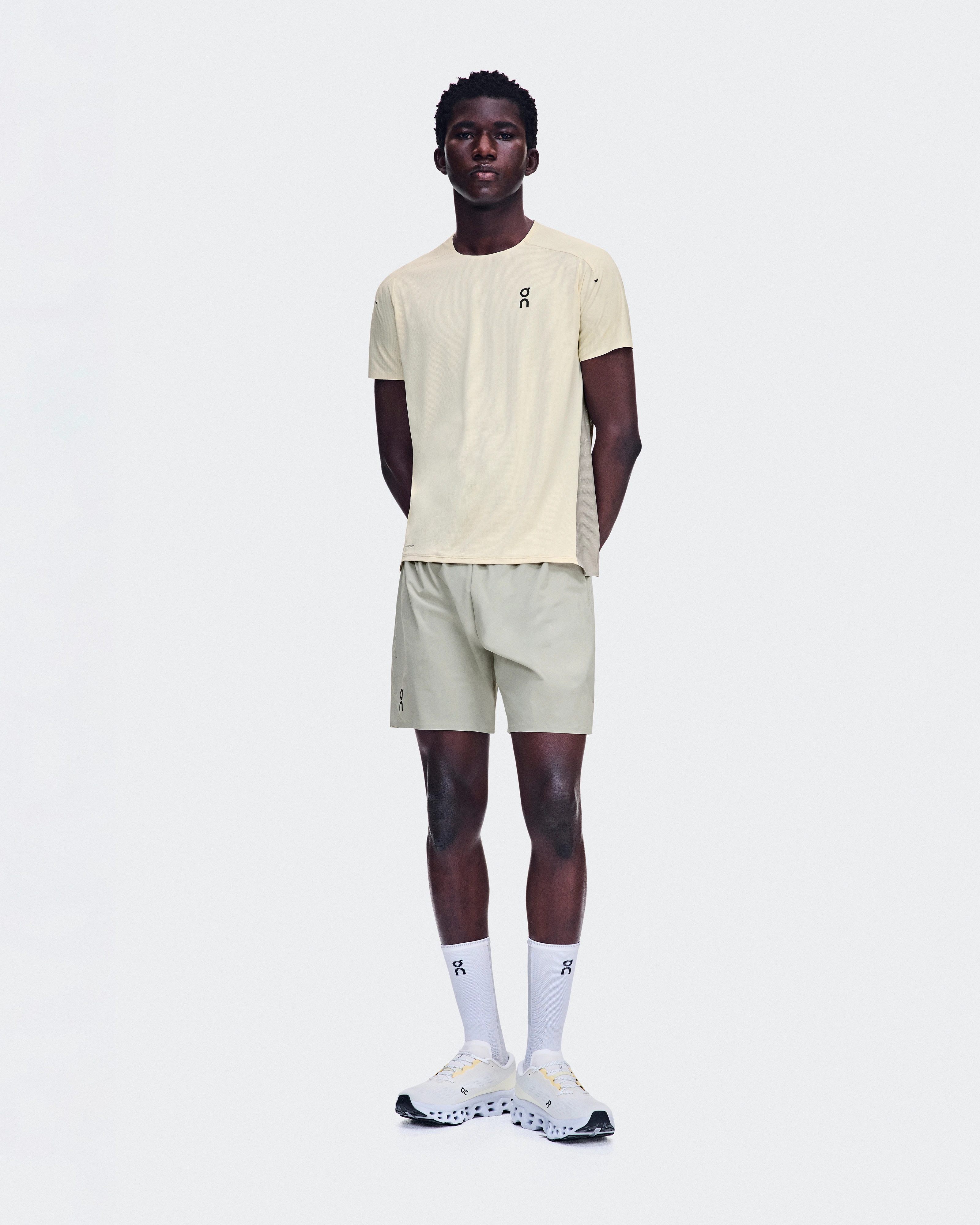 On 7" Performance Shorts Brume Men Shorts