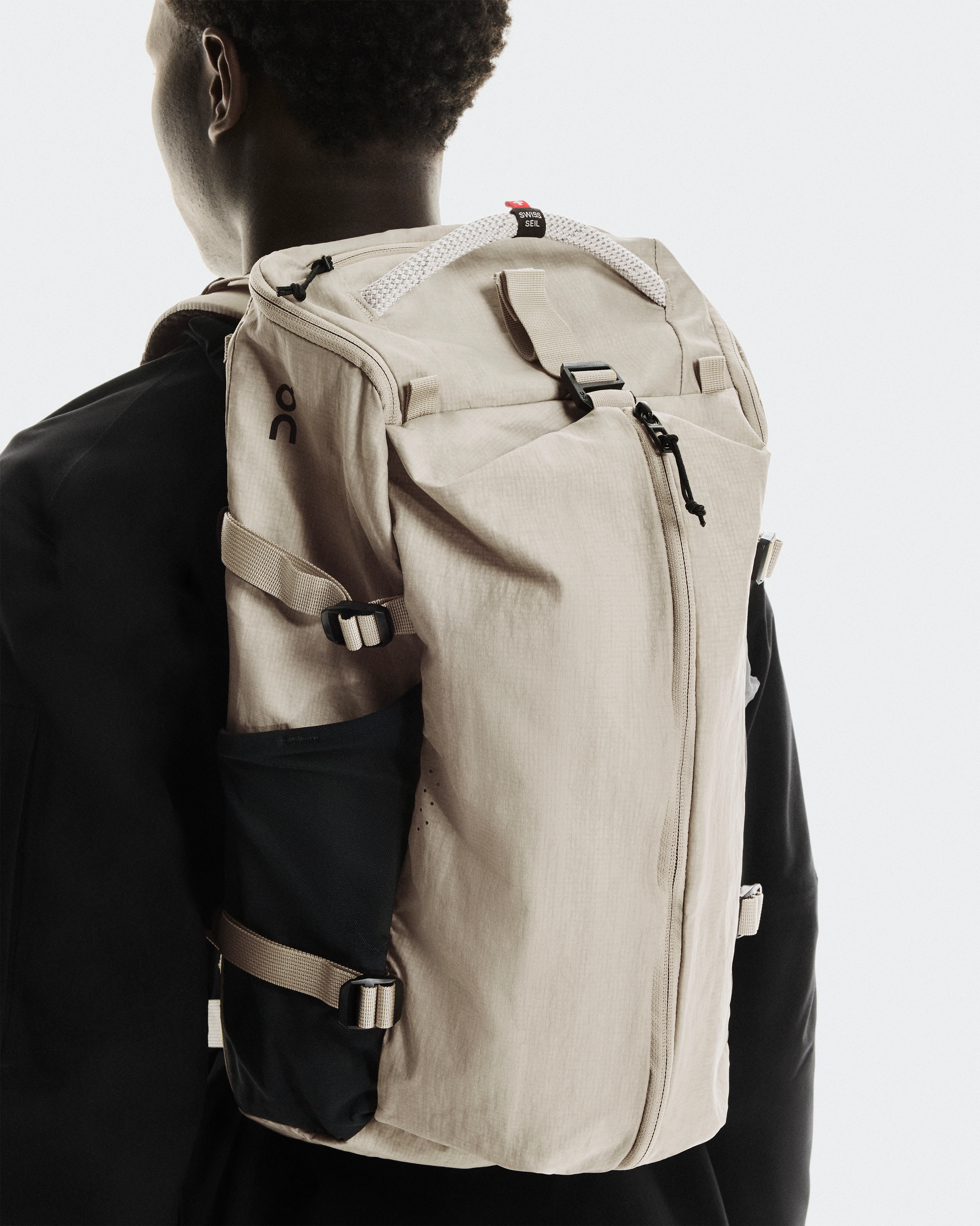 On Speed Pack 30L Sand & Black Unisex Bags