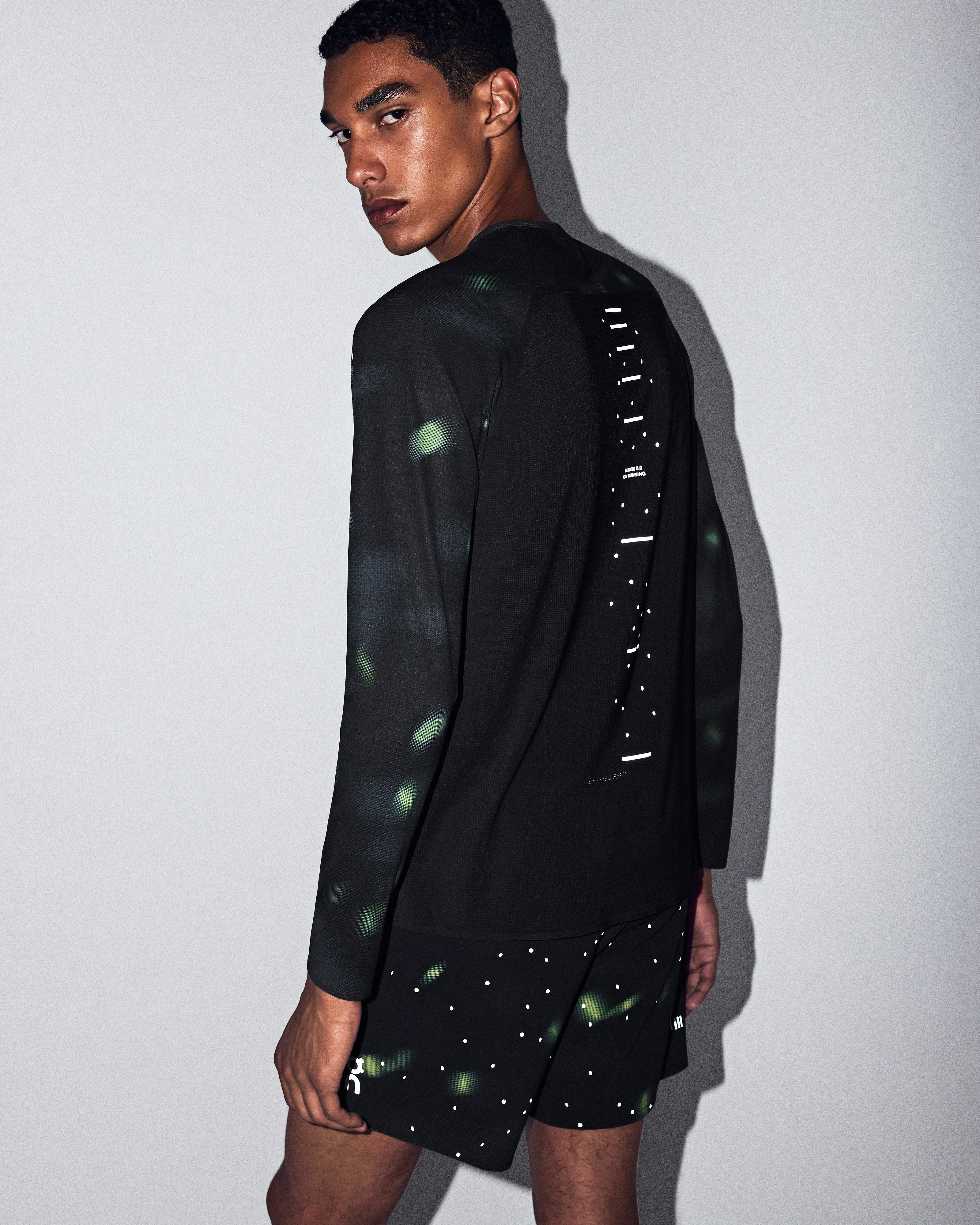 On Performance Long-T Lumos Black Homme Hauts et t-shirts
