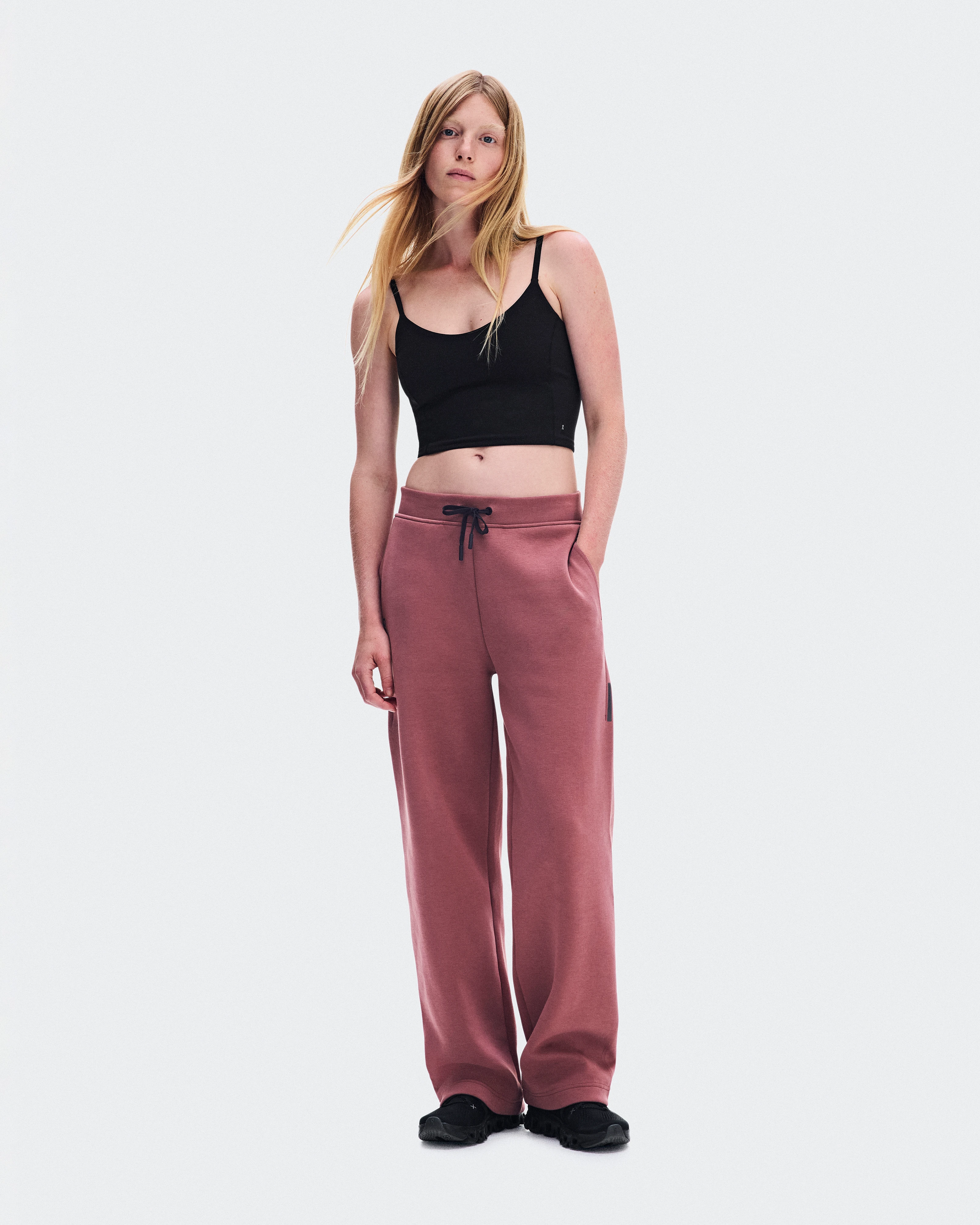 On Focus Tech Sweatpants Barberry Women Pants
