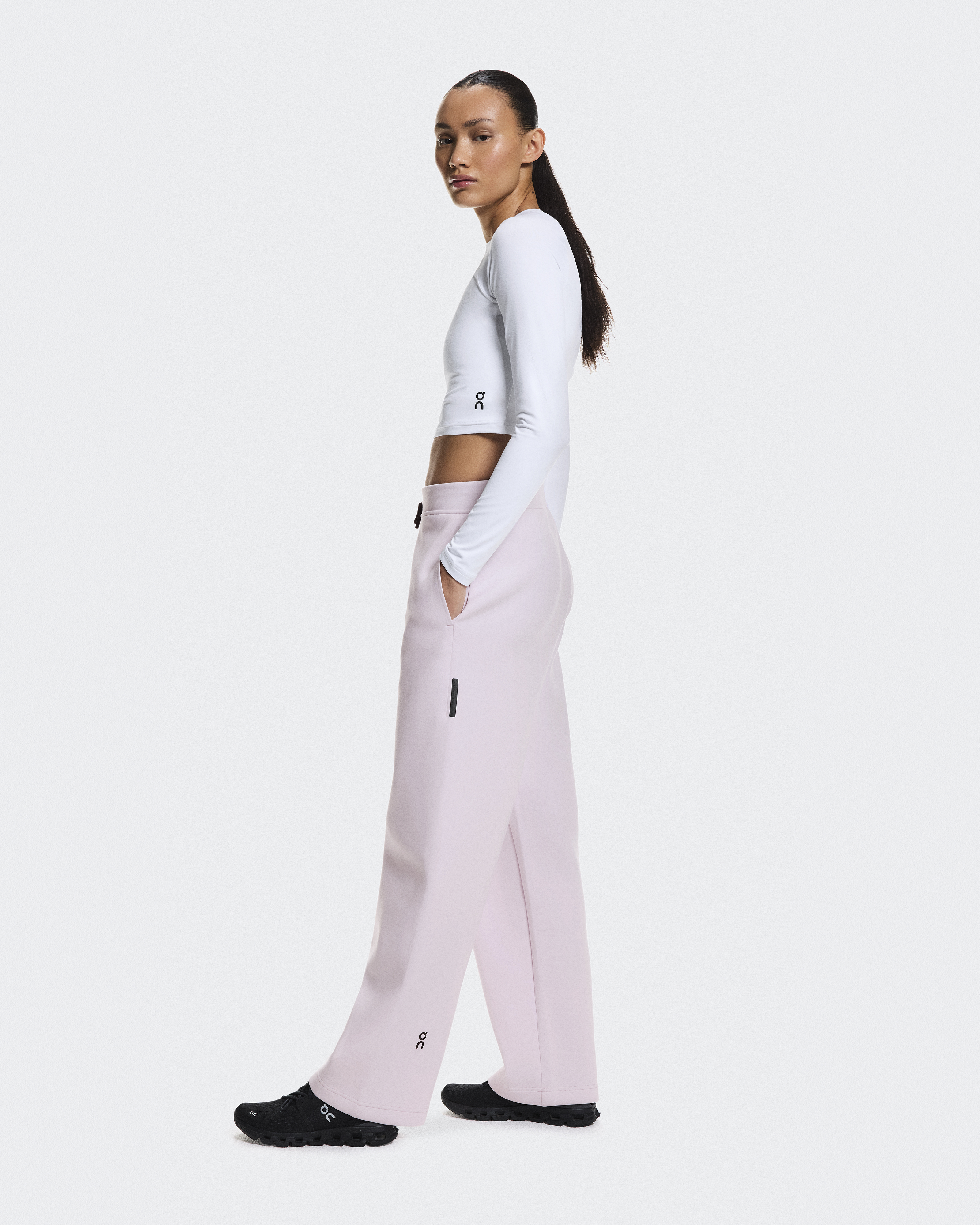 Women's Focus Tech Sweatpants | Purple | On Canada